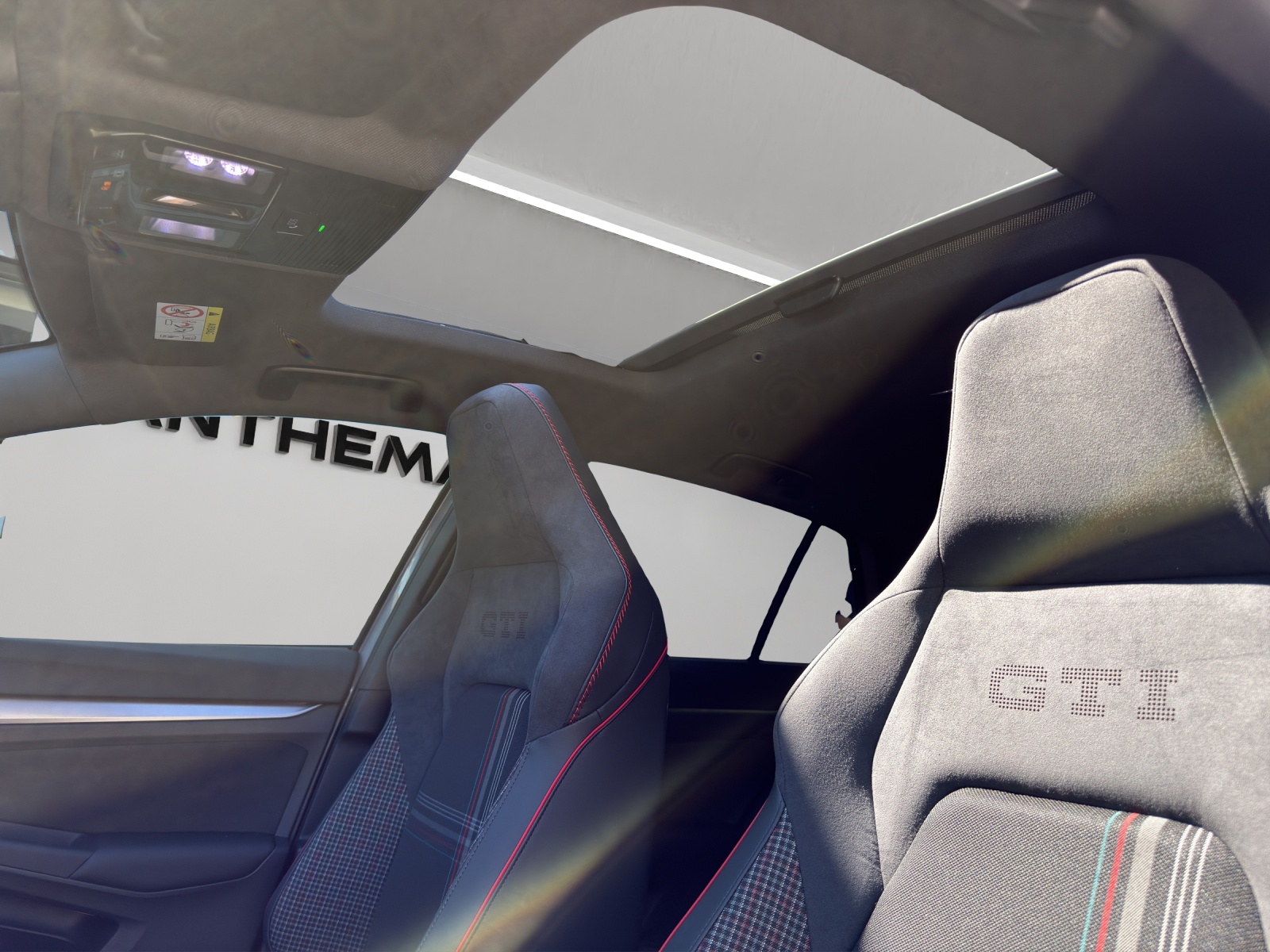 VW Golf 2.0 TSI GTI Edition 50 DSG-image-15