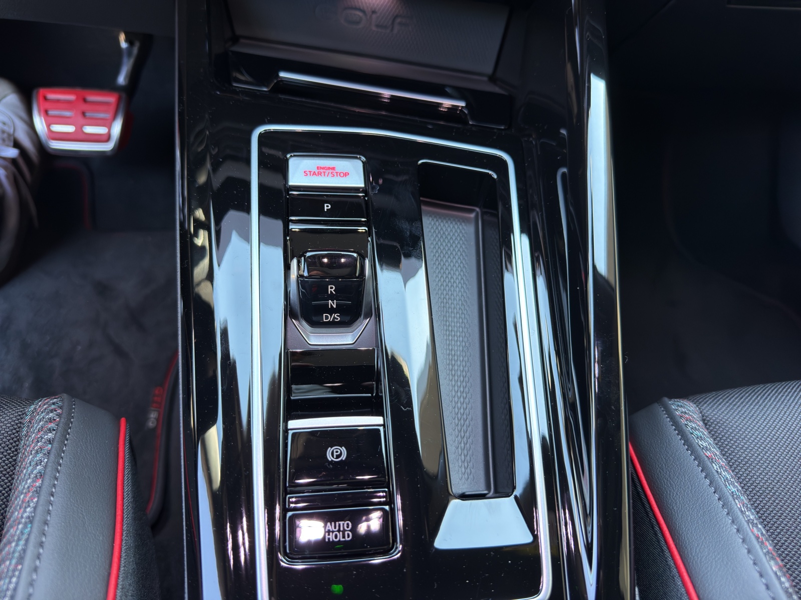 VW Golf 2.0 TSI GTI Edition 50 DSG-image-11