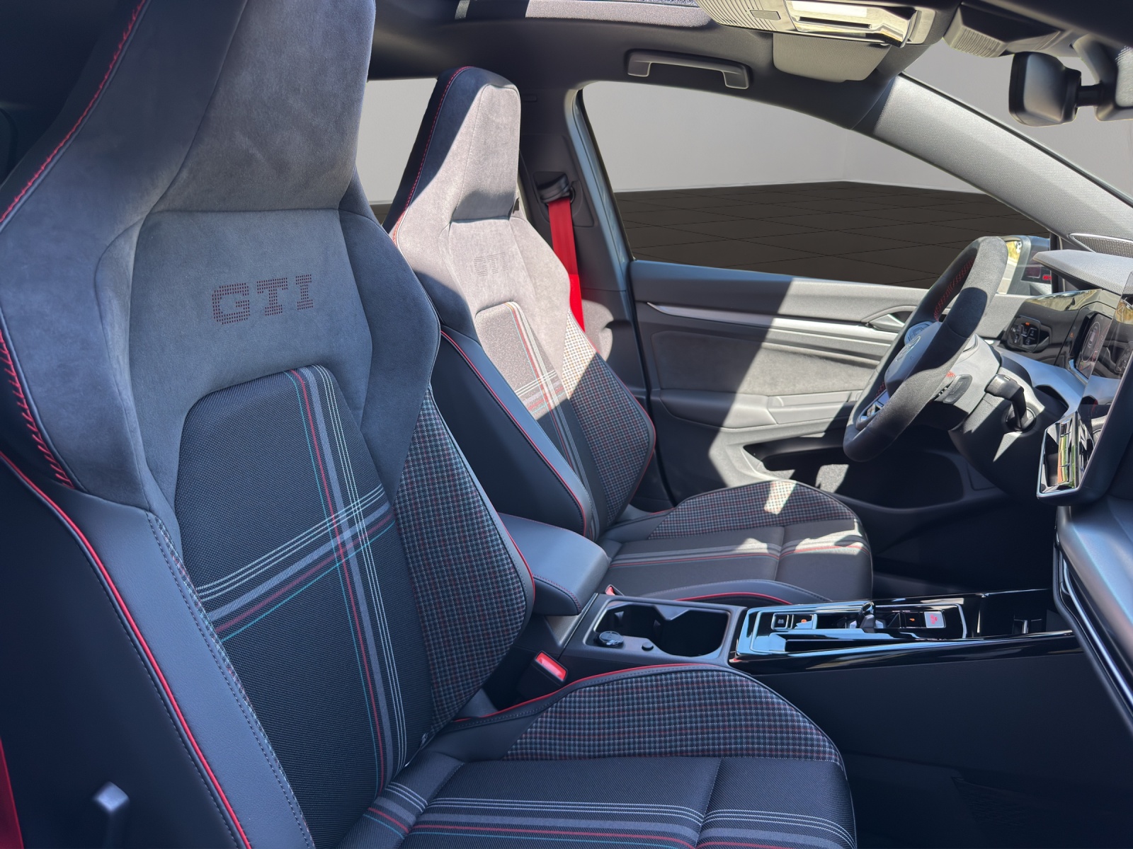 VW Golf 2.0 TSI GTI Edition 50 DSG-image-17