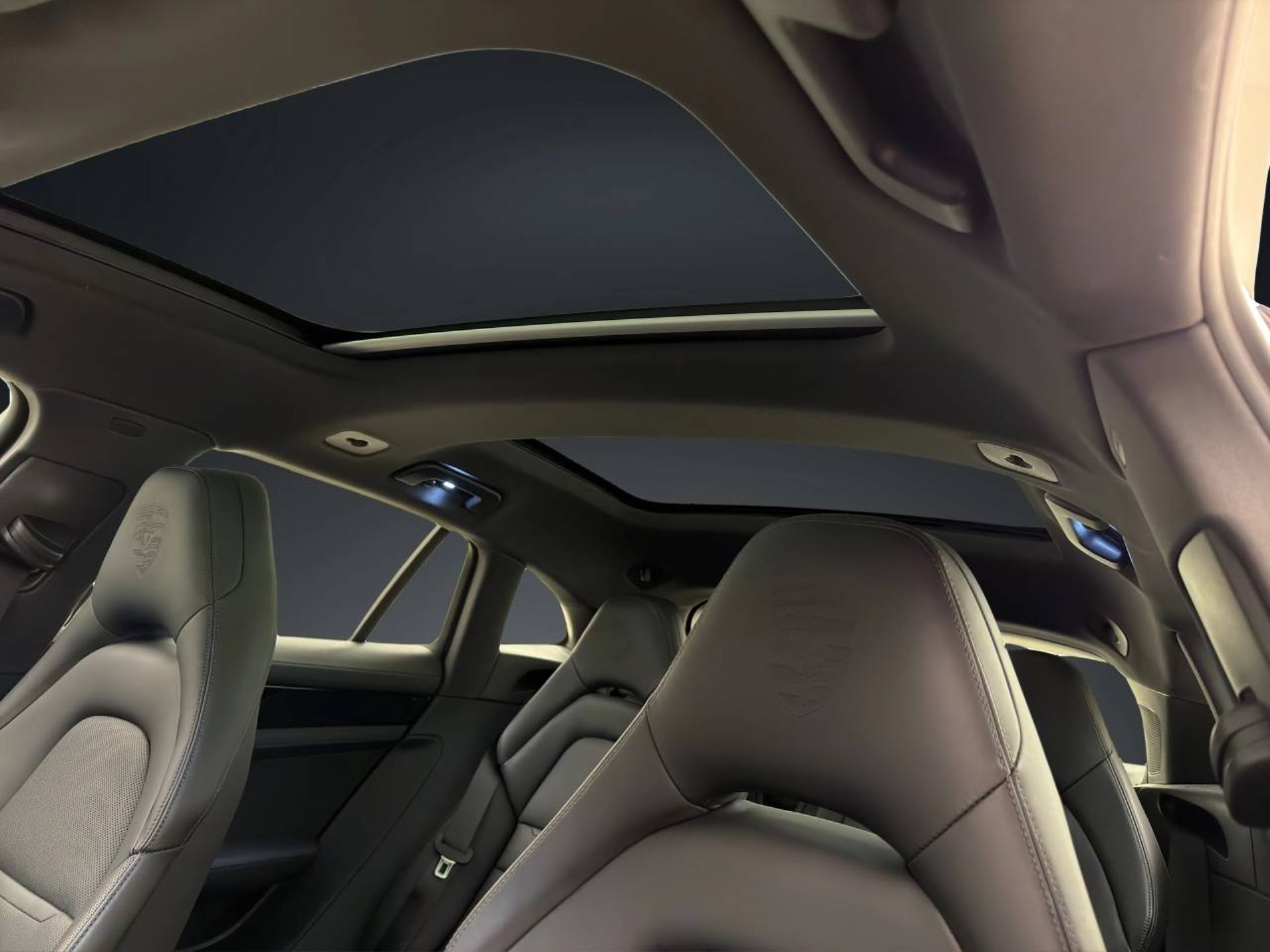 PORSCHE Panamera 4 E-Hybrid Sport Turismo-image-13