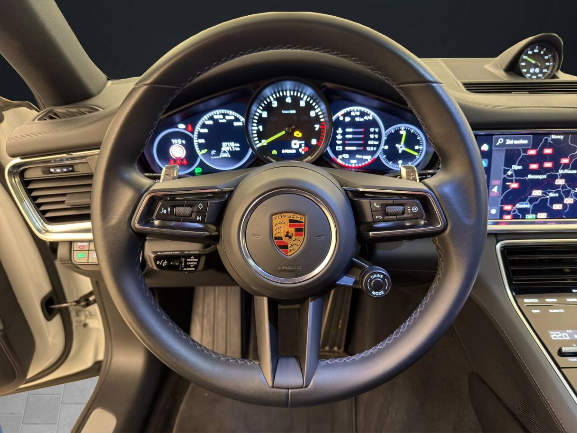 PORSCHE Panamera 4 E-Hybrid Sport Turismo-image-12