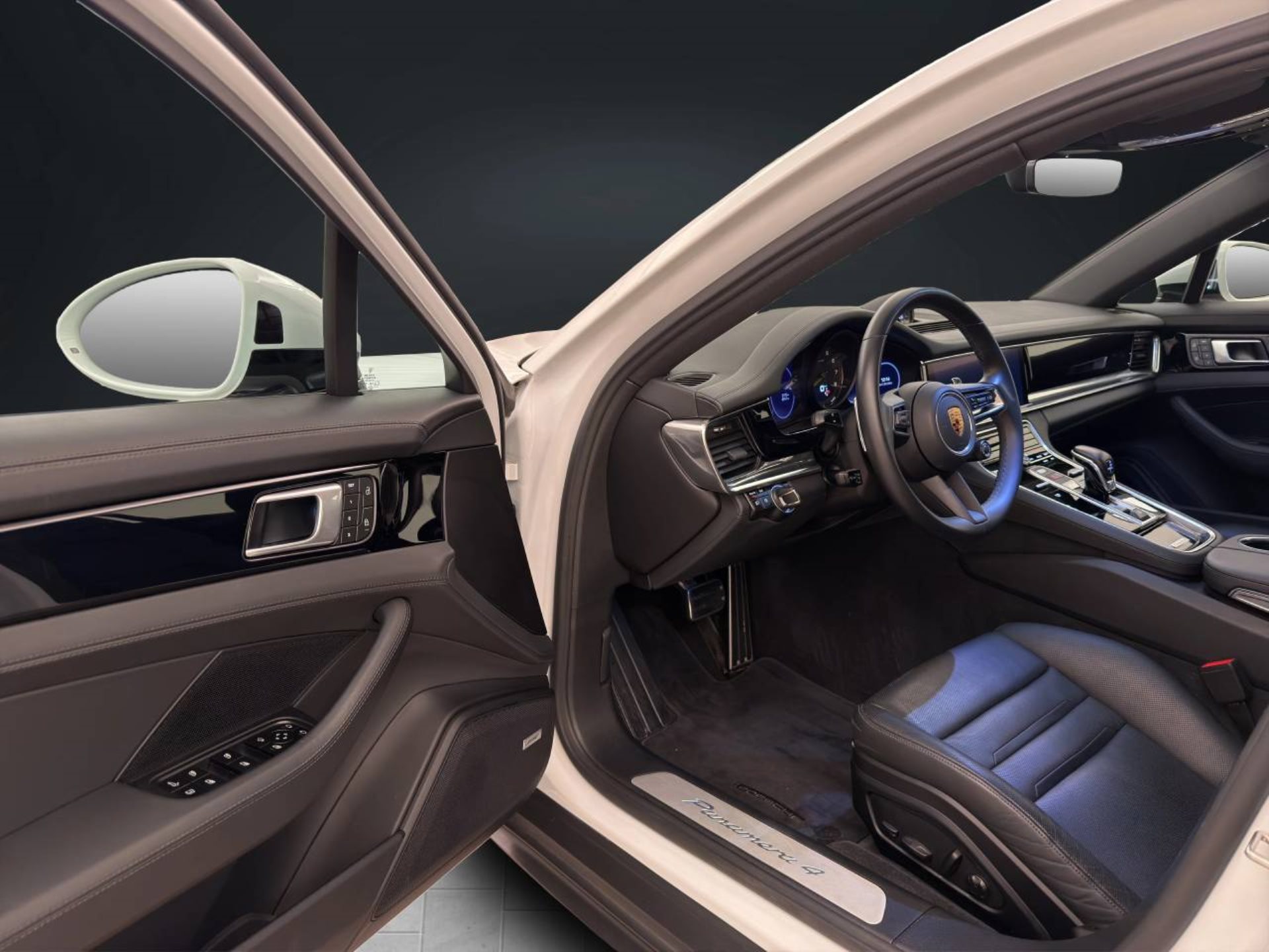 PORSCHE Panamera 4 E-Hybrid Sport Turismo-image-3
