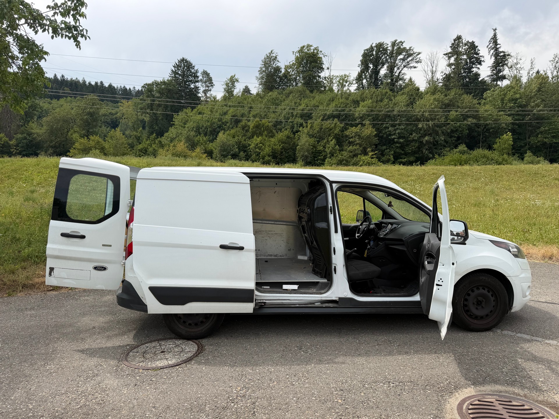 FORD TRANSIT C0NNECT VAN T210 1.0 ECOBOOST . LÄUFT GUT !! MIT KLIMA + NAVI +AHK...PREIS NETTO 3`900.--showroom-element-2
