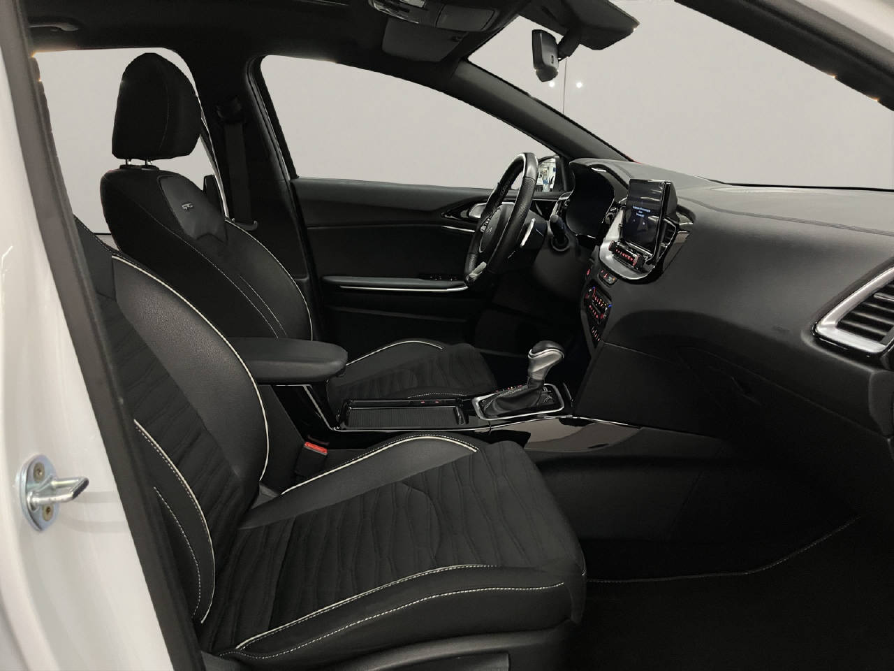 KIA XCeed 1.6 T-GDi GT-Line-image-12