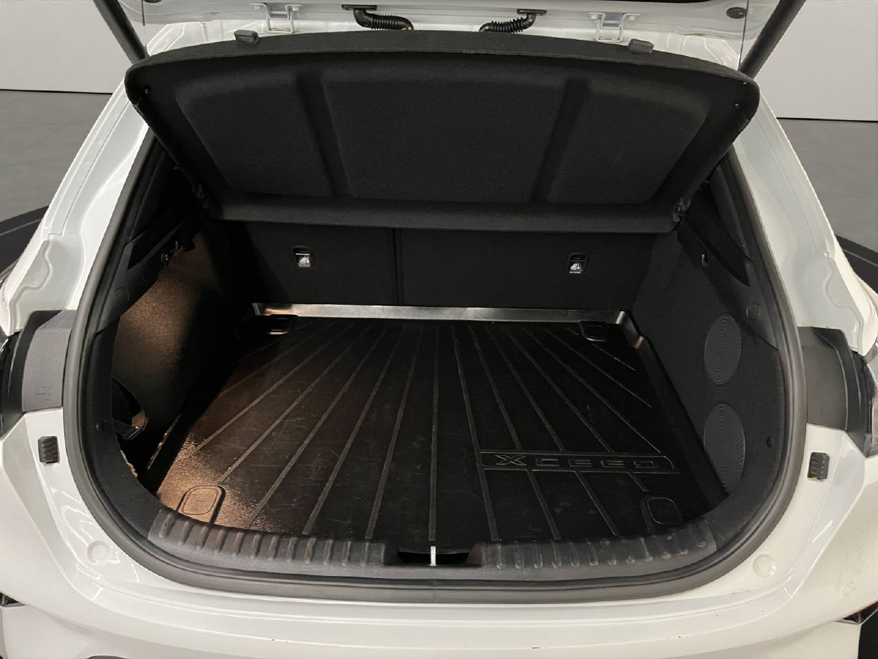 KIA XCeed 1.6 T-GDi GT-Line-image-15