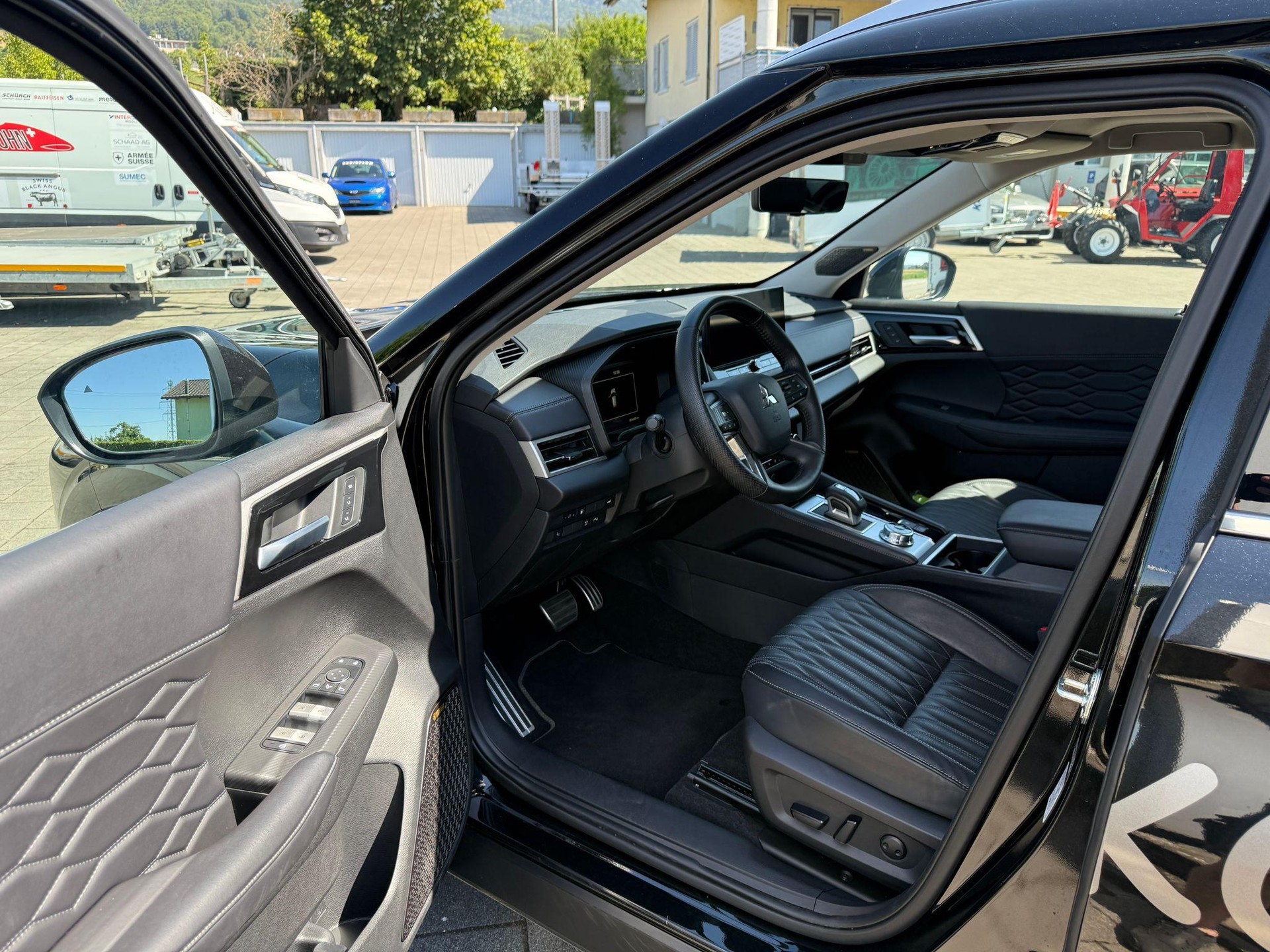 MITSUBISHI Outlander 2.4 PHEV Instyle 4x4-image-5