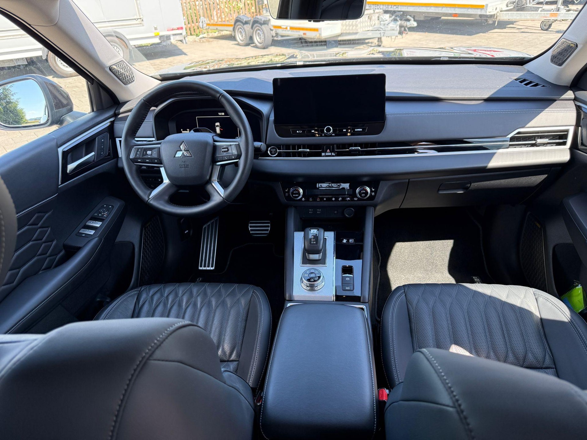 MITSUBISHI Outlander 2.4 PHEV Instyle 4x4-image-3