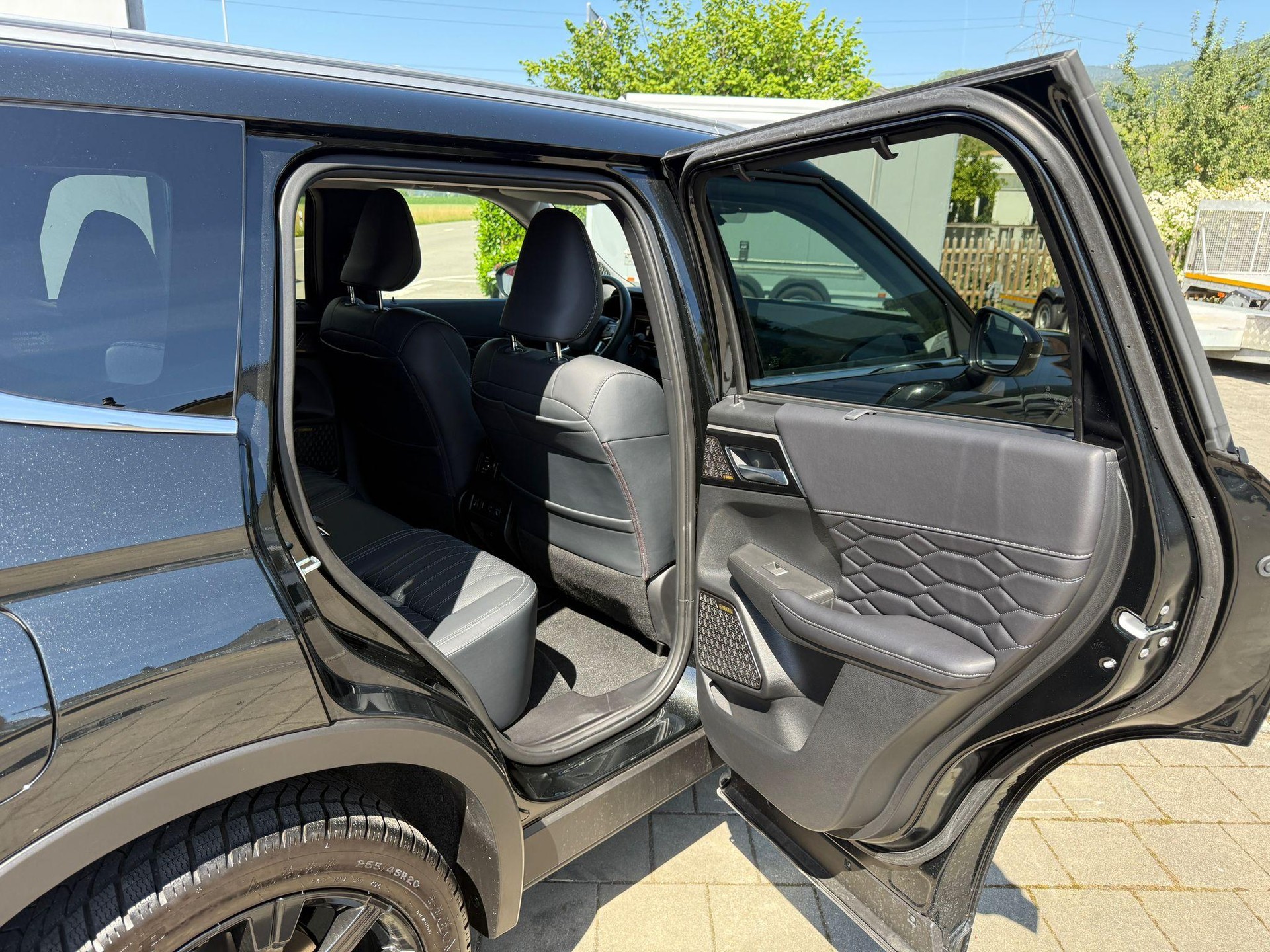 MITSUBISHI Outlander 2.4 PHEV Instyle 4x4-image-9