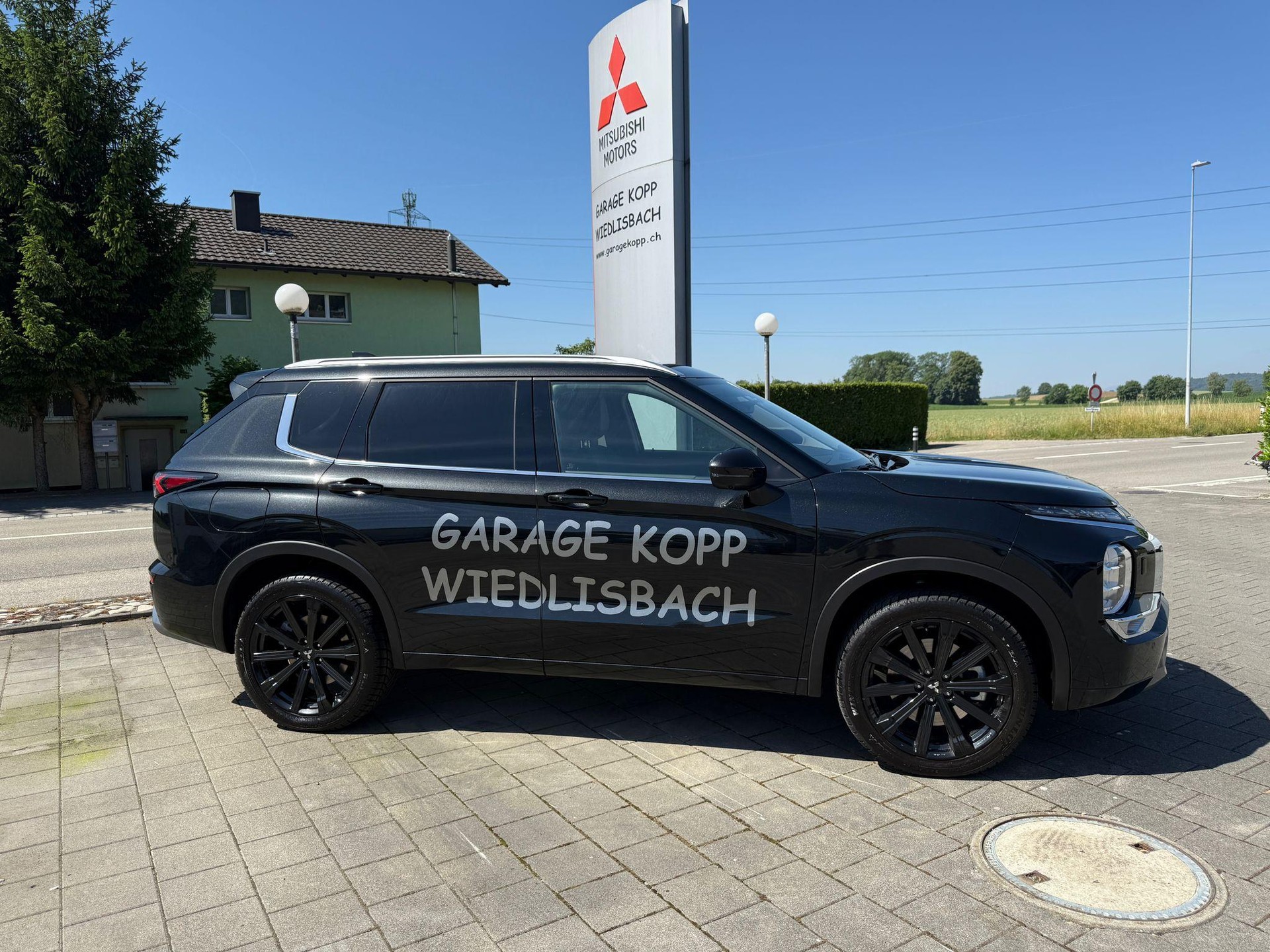 MITSUBISHI Outlander 2.4 PHEV Instyle 4x4-image-2