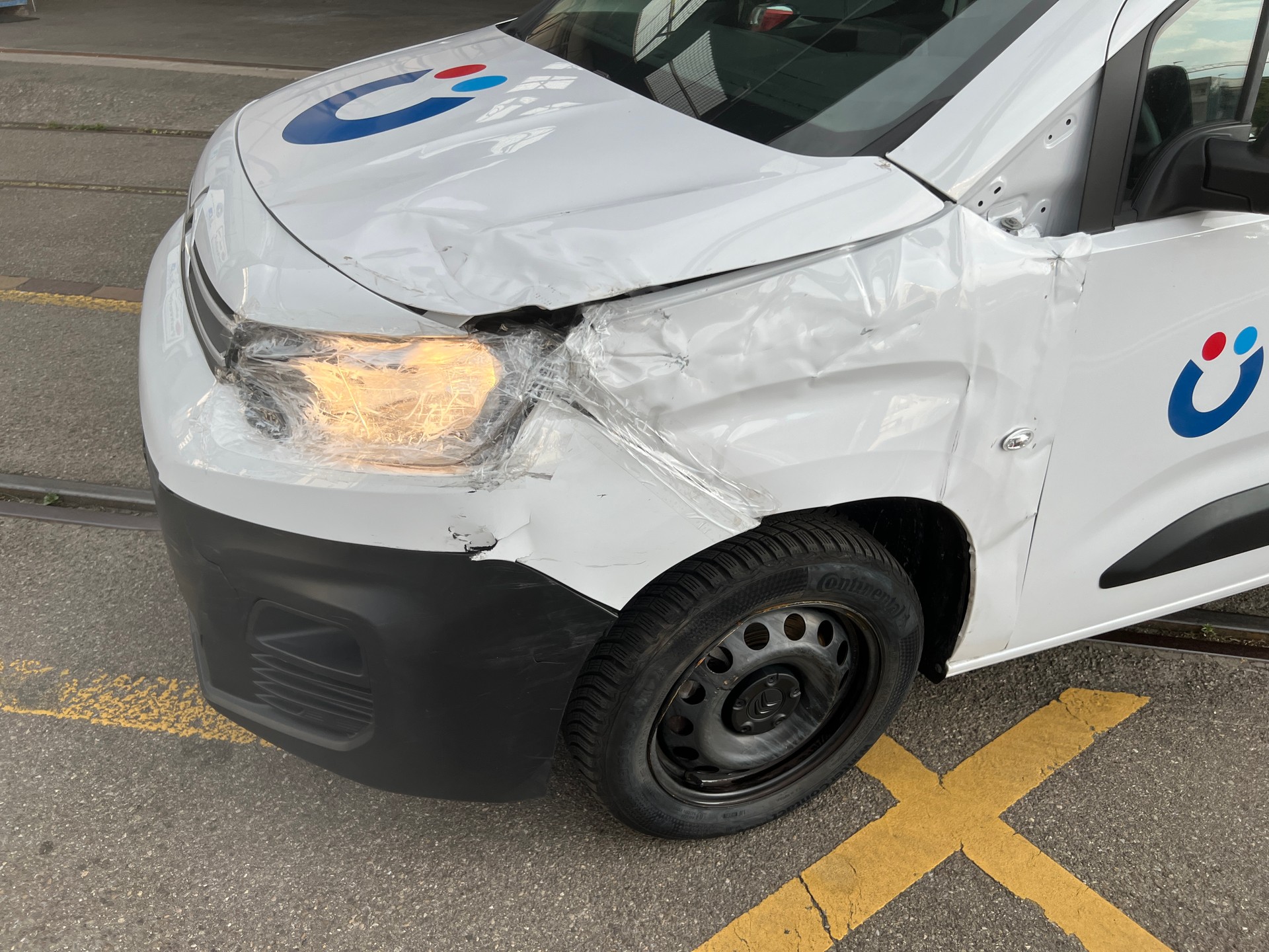 CITROEN Berlingo Van 1.2 Pure Tech 110 s/s Swiss Edition-image-9