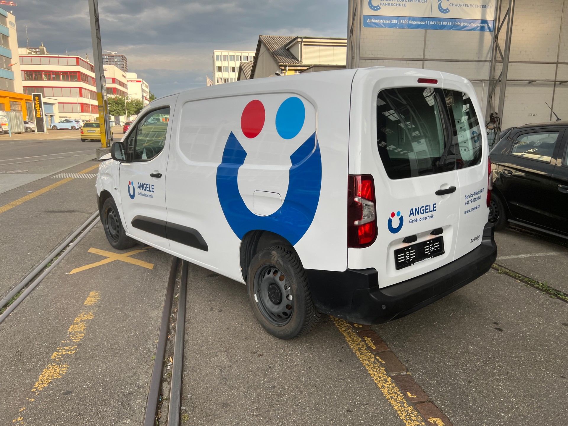CITROEN Berlingo Van 1.2 Pure Tech 110 s/s Swiss Edition-image-11