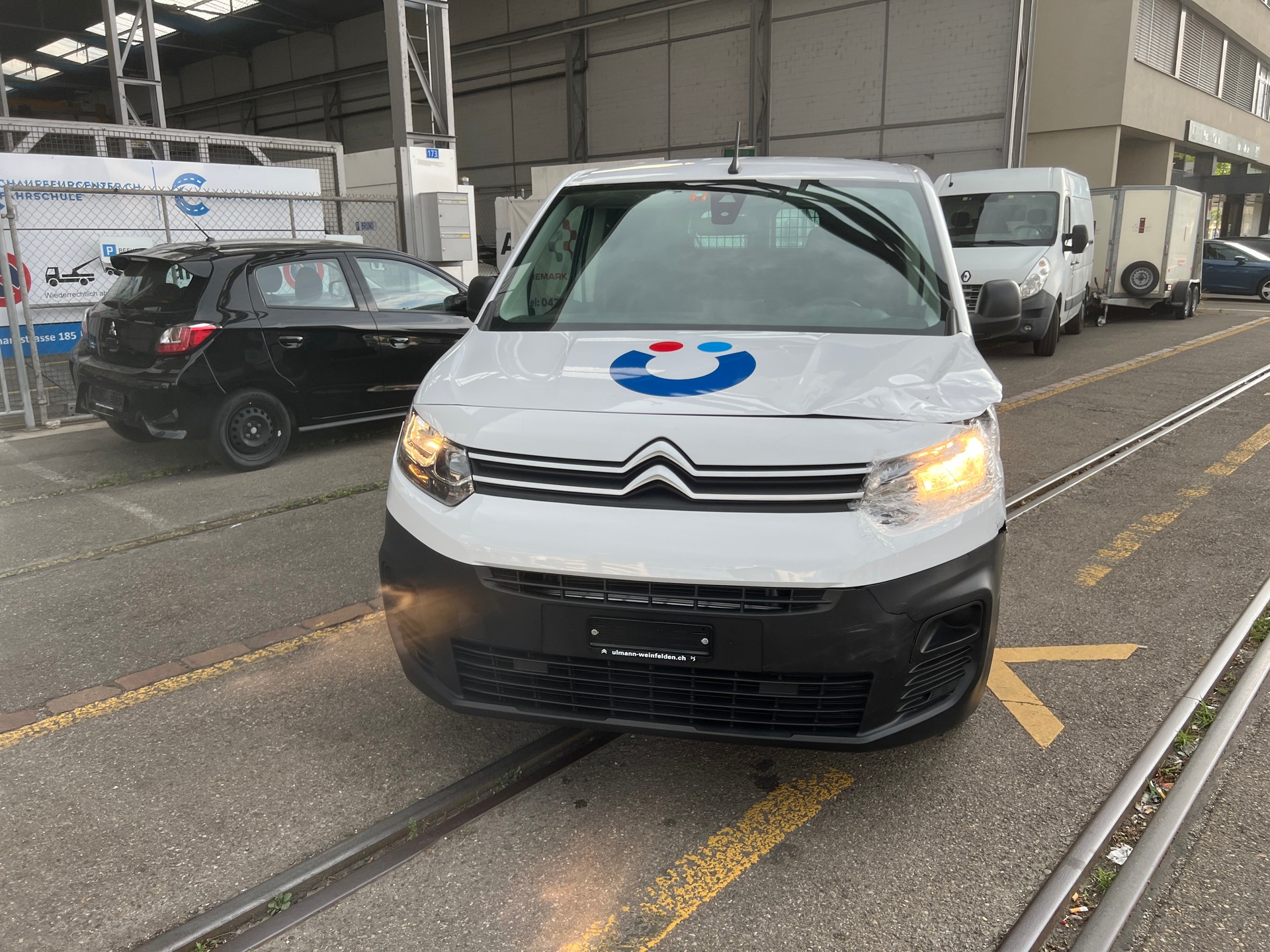 CITROEN Berlingo Van 1.2 Pure Tech 110 s/s Swiss Edition-image-1