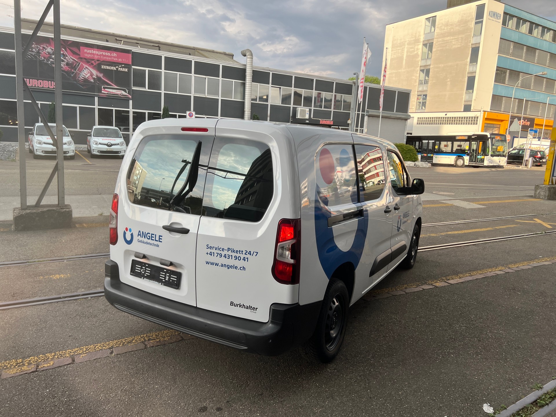 CITROEN Berlingo Van 1.2 Pure Tech 110 s/s Swiss Edition-image-4