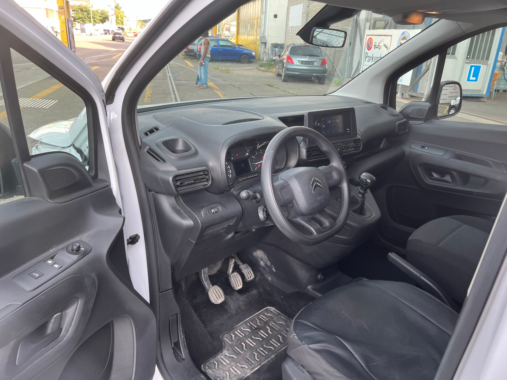 CITROEN Berlingo Van 1.2 Pure Tech 110 s/s Swiss Edition-image-12
