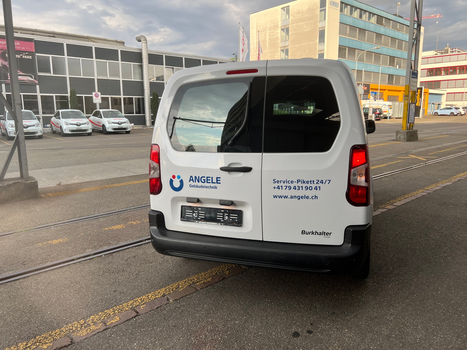 CITROEN Berlingo Van 1.2 Pure Tech 110 s/s Swiss Edition-image-5