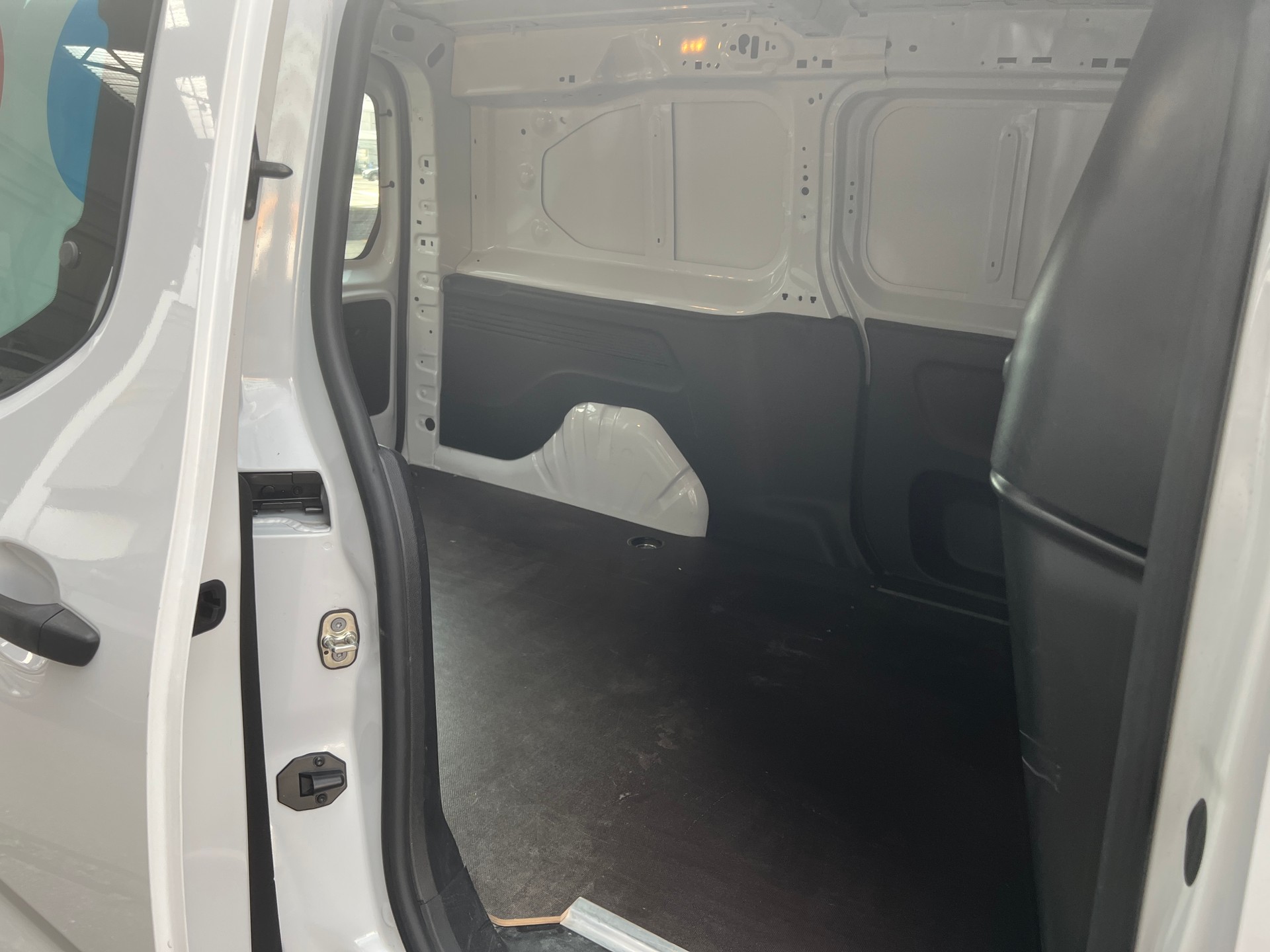 CITROEN Berlingo Van 1.2 Pure Tech 110 s/s Swiss Edition-image-7