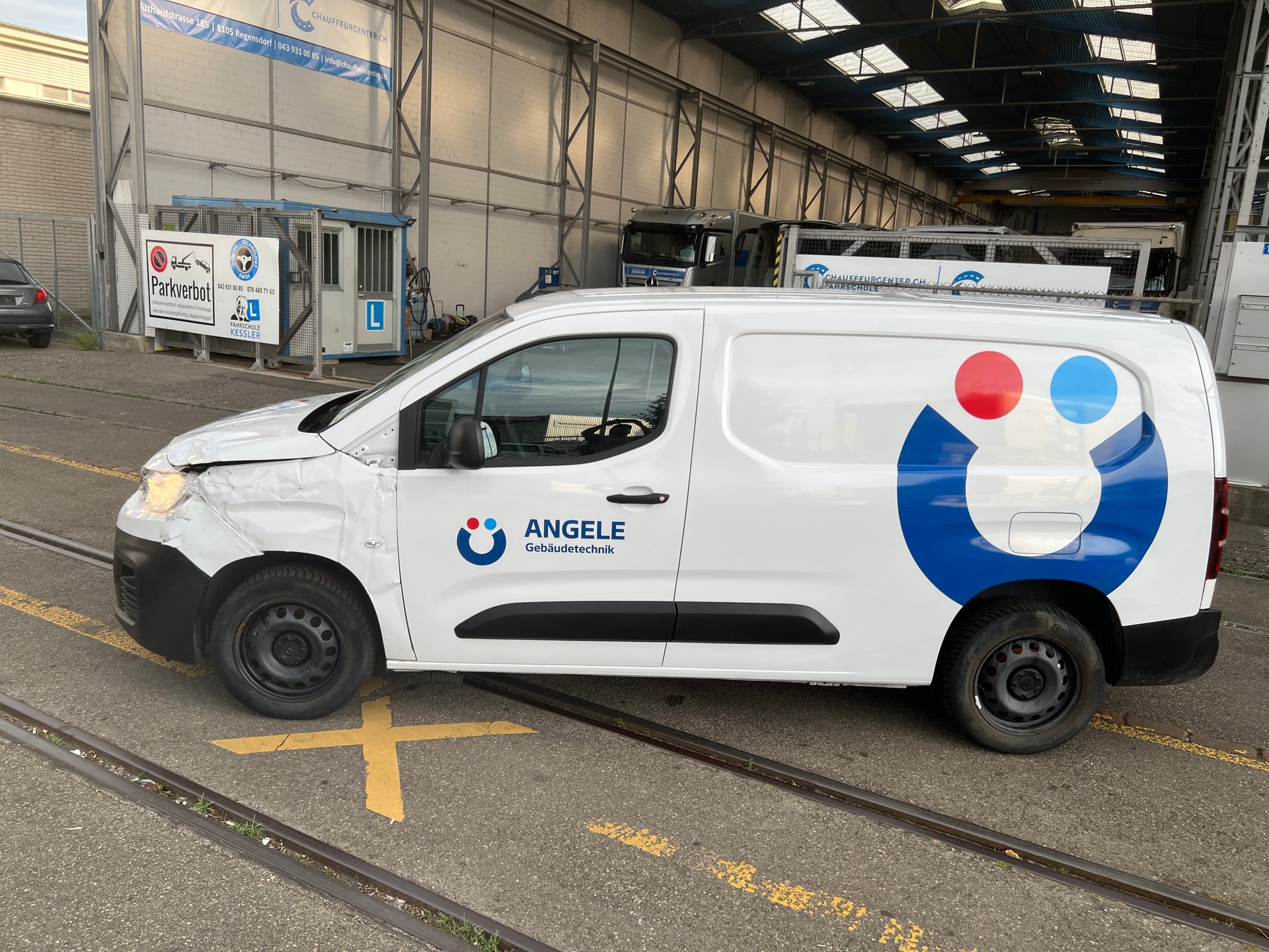 CITROEN Berlingo Van 1.2 Pure Tech 110 s/s Swiss Edition-image-10