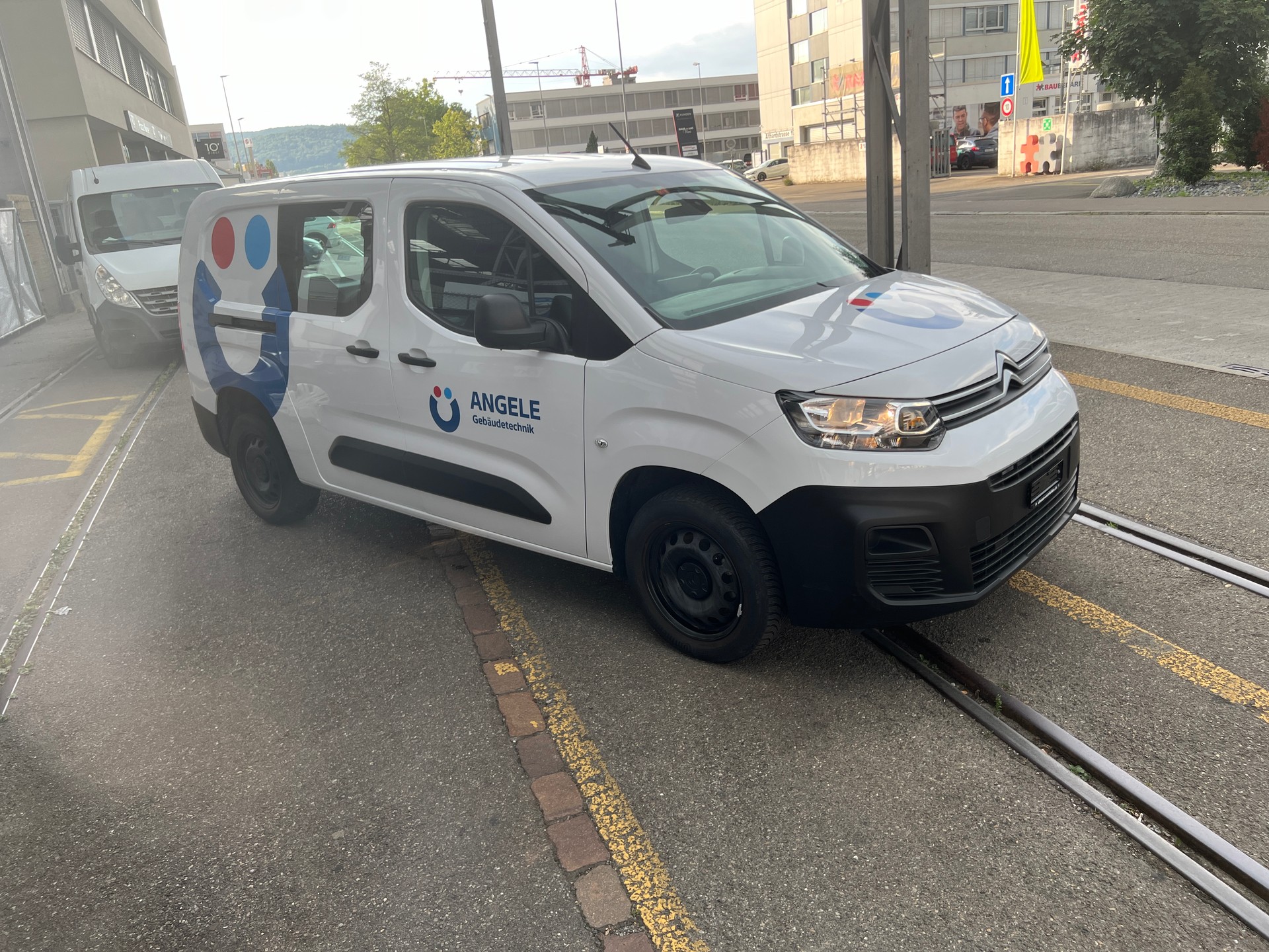 CITROEN Berlingo Van 1.2 Pure Tech 110 s/s Swiss Edition-image-2