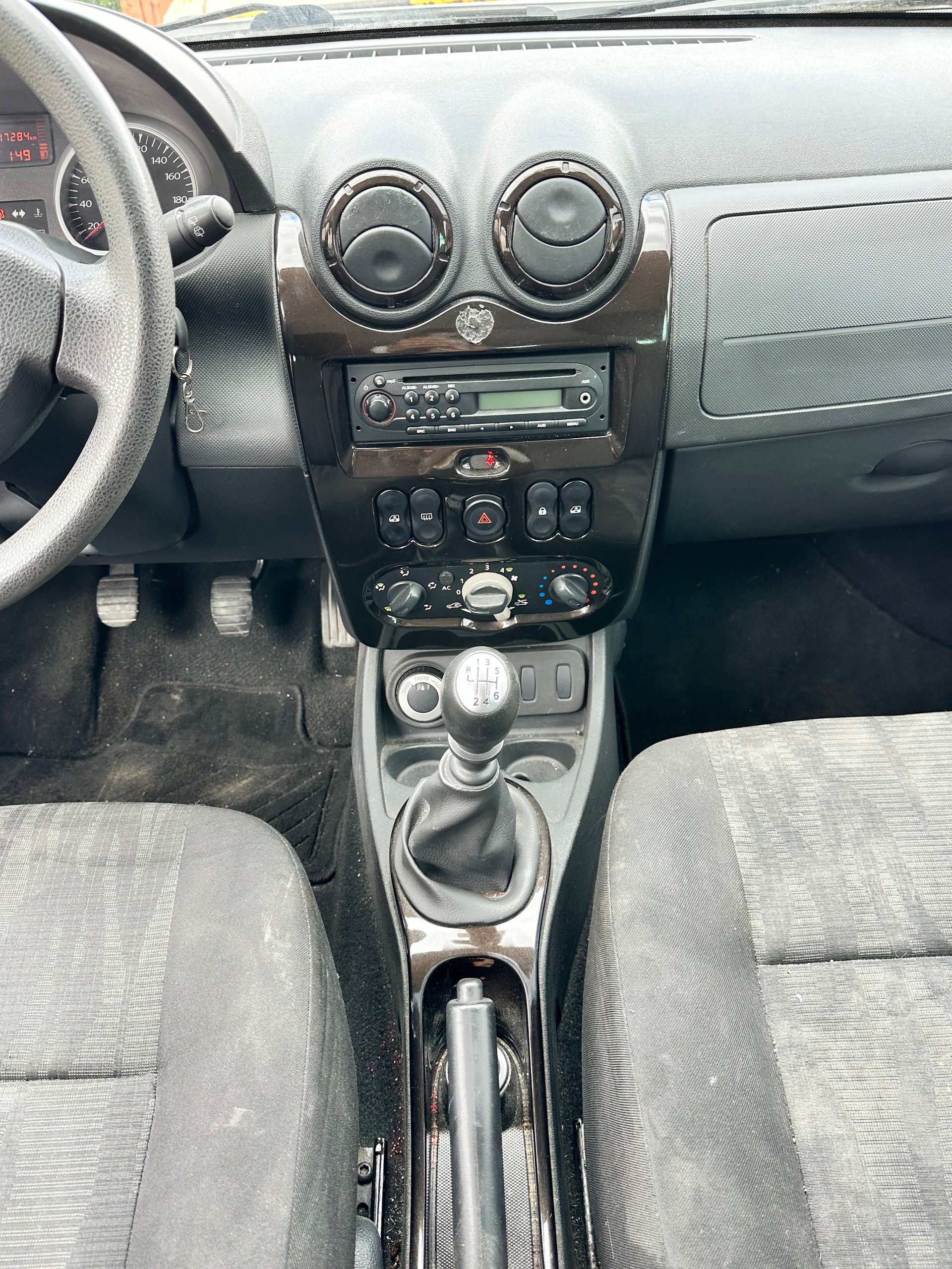 DACIA Duster 1.6 Ambiance 4x4-image-11