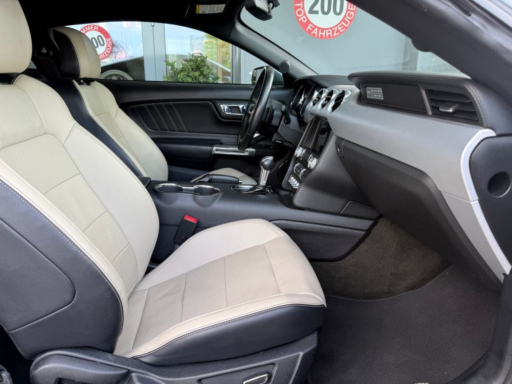 FORD Mustang Fastback 2.3 Automat-image-8