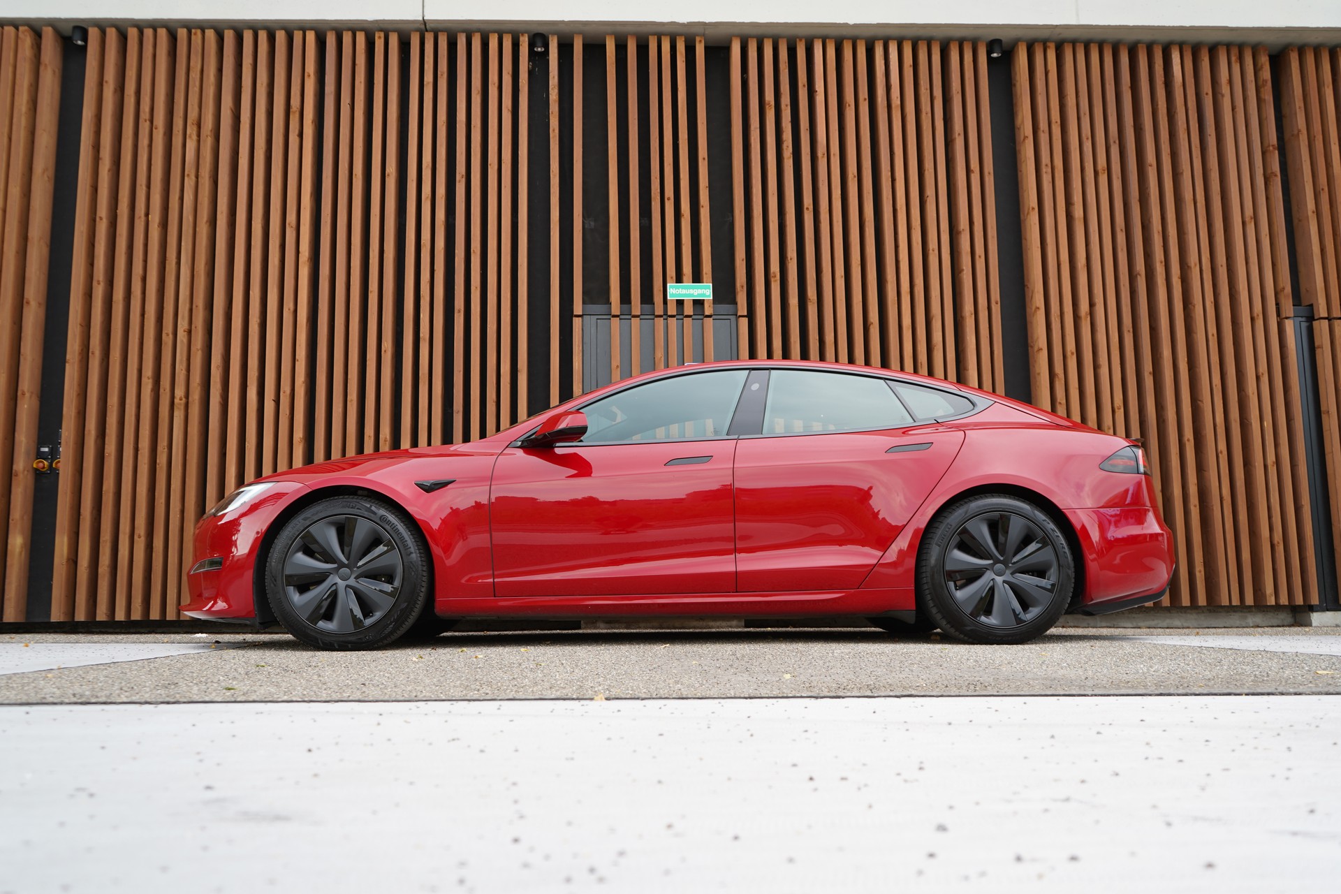 TESLA MODEL S 100 kWh PLAID BLACK l 1268 PS-showroom-element-1