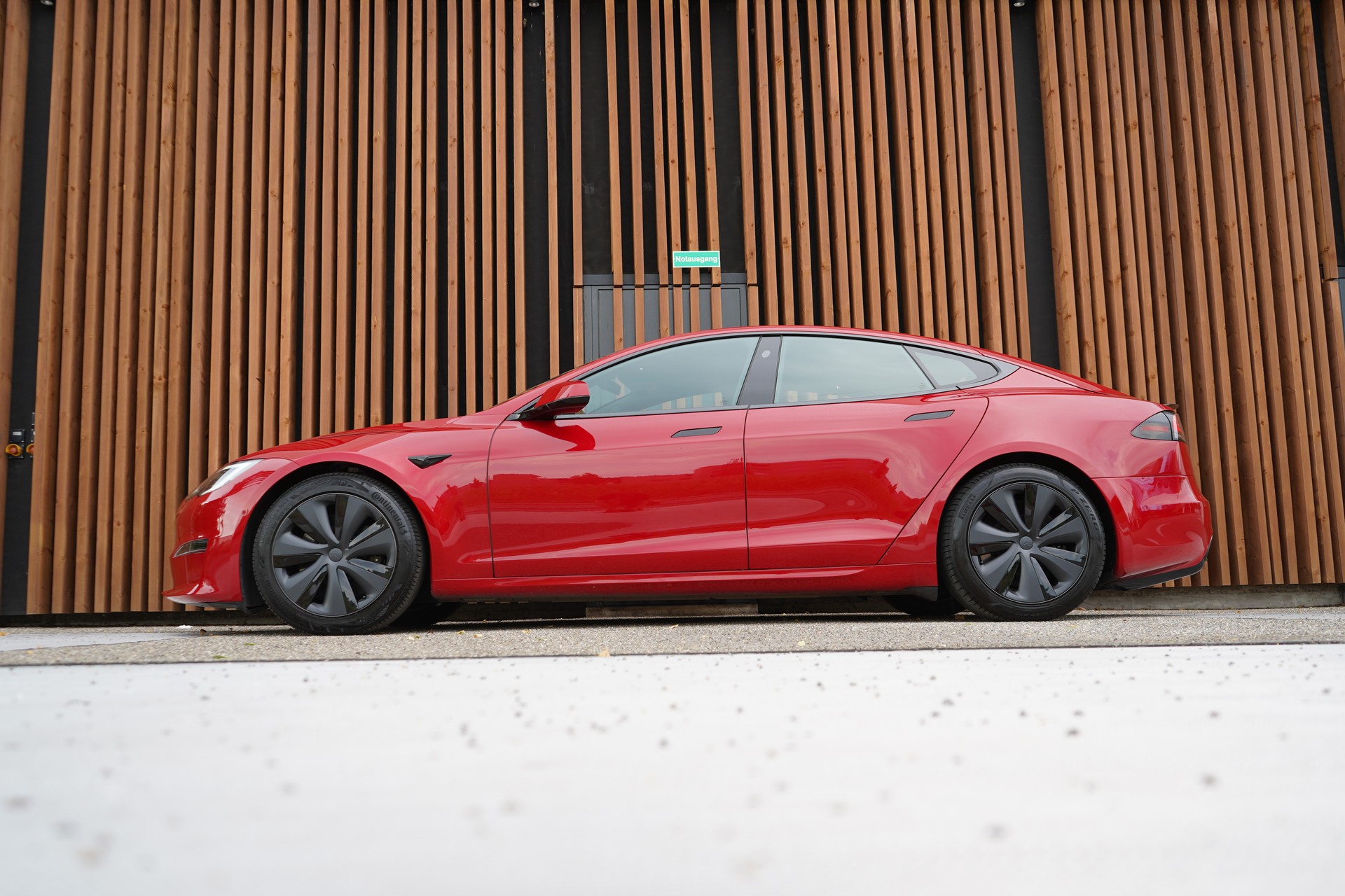 TESLA MODEL S 100 kWh PLAID BLACK l 1268 PS-showroom-element-3