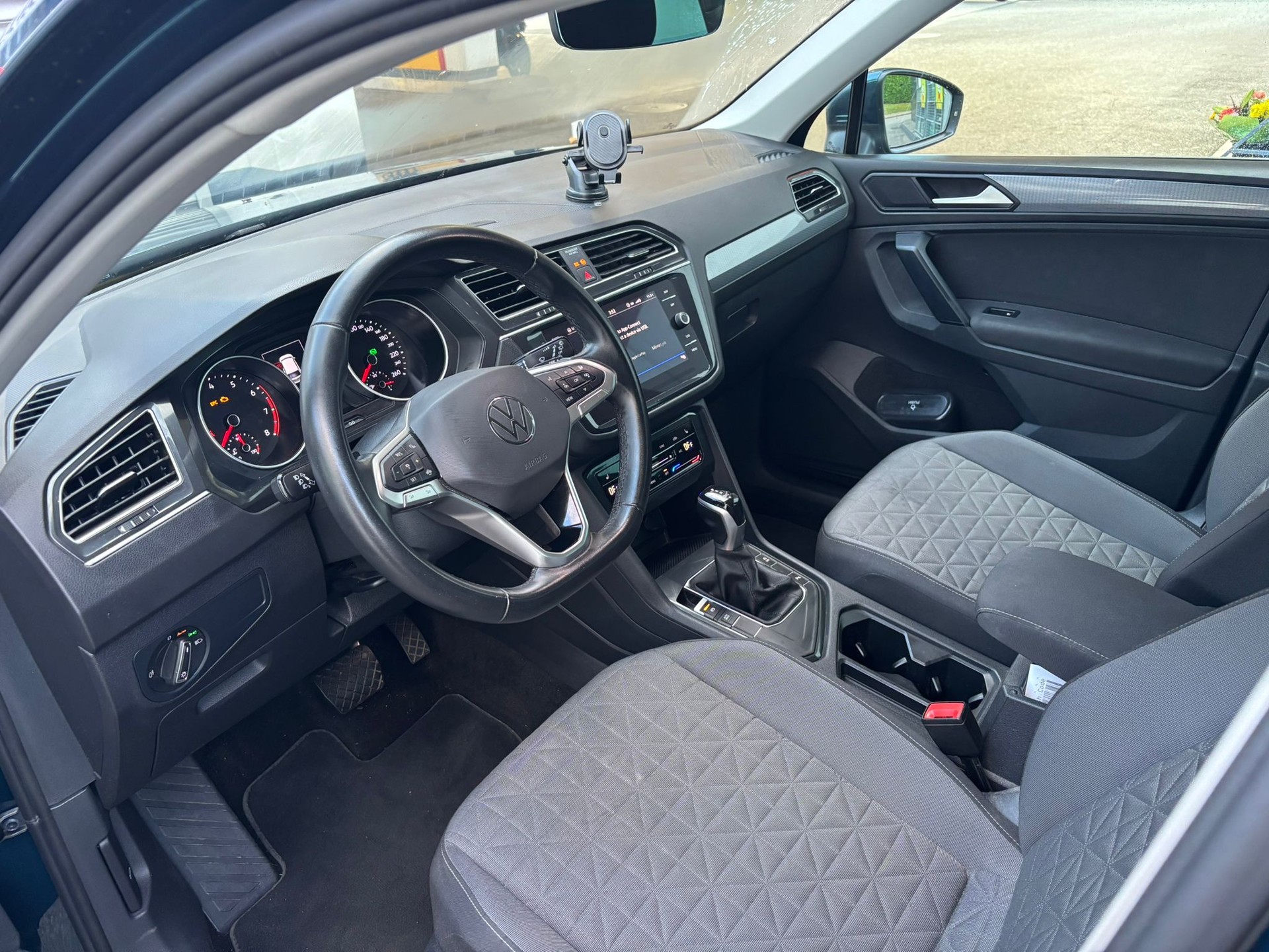 VW 1.5 TSI Life DSG 2WD-image-2