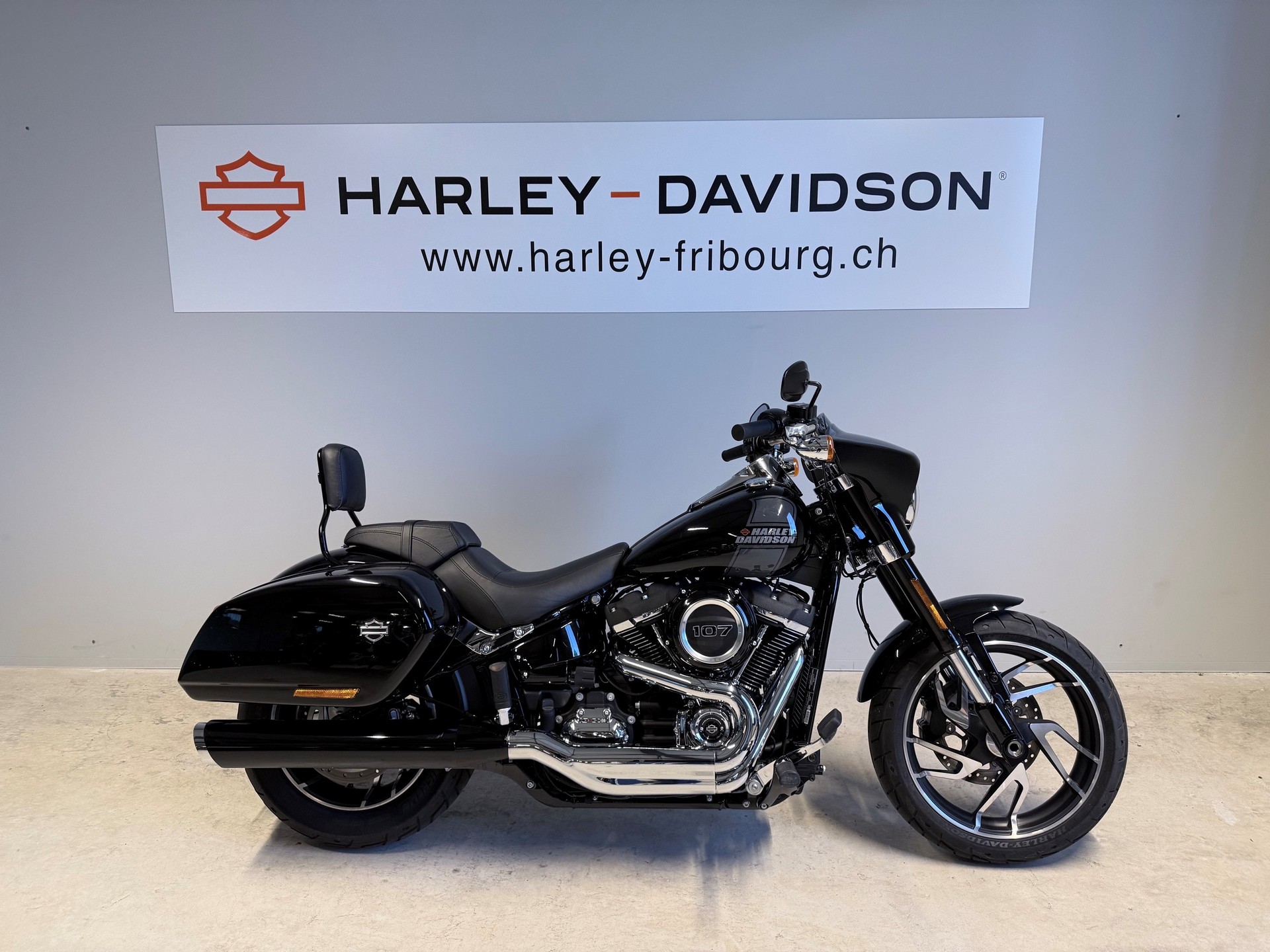 HARLEY-DAVIDSON FLSB Sport Glide 107