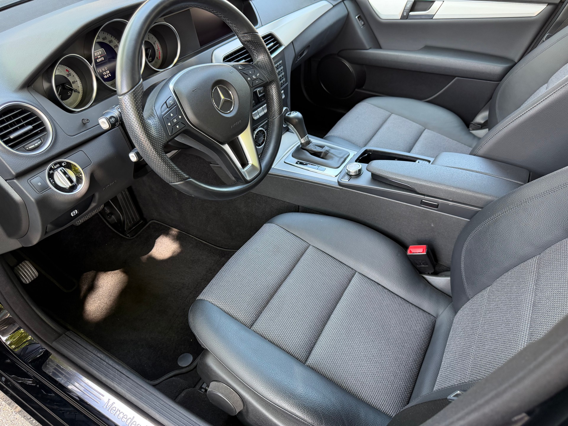 MERCEDES-BENZ C 180 Avantgarde 7G-Tronic-image-11