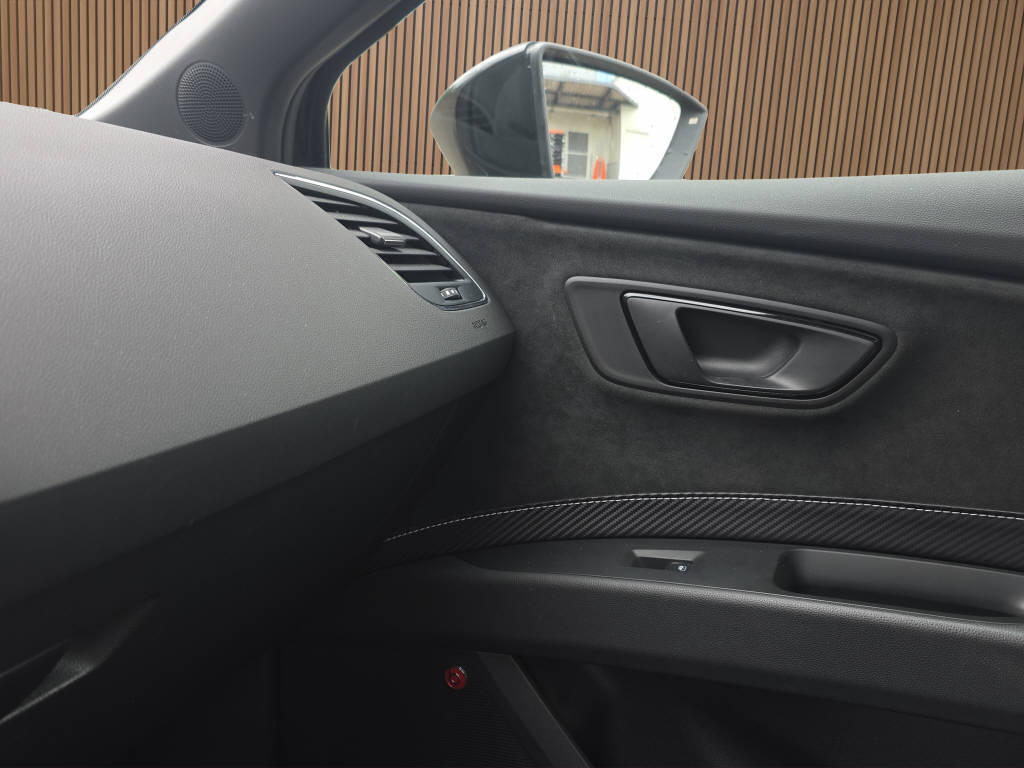 SEAT Leon ST 2.0 TSI 300 Cupra 4Drive DSG-image-17