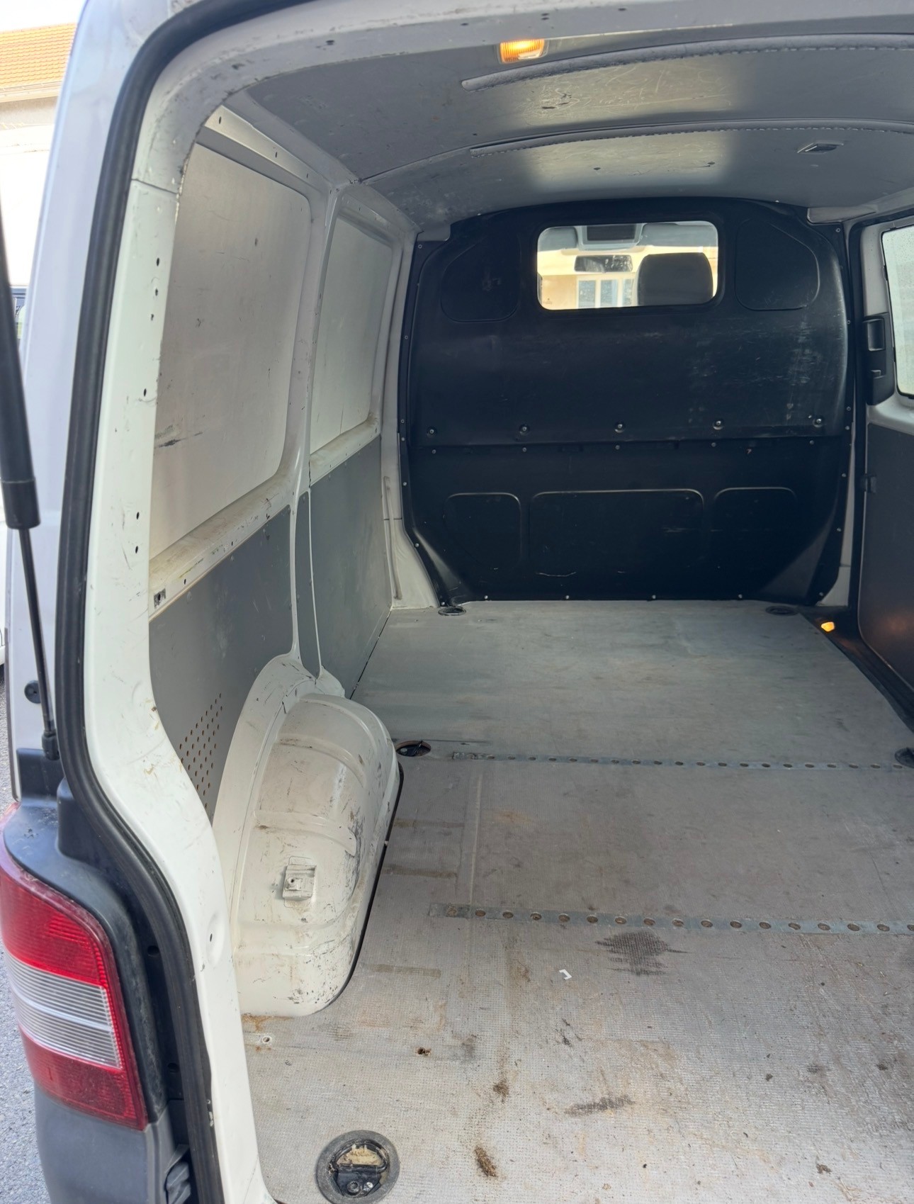 VW T5 2.0 TDI-image-7