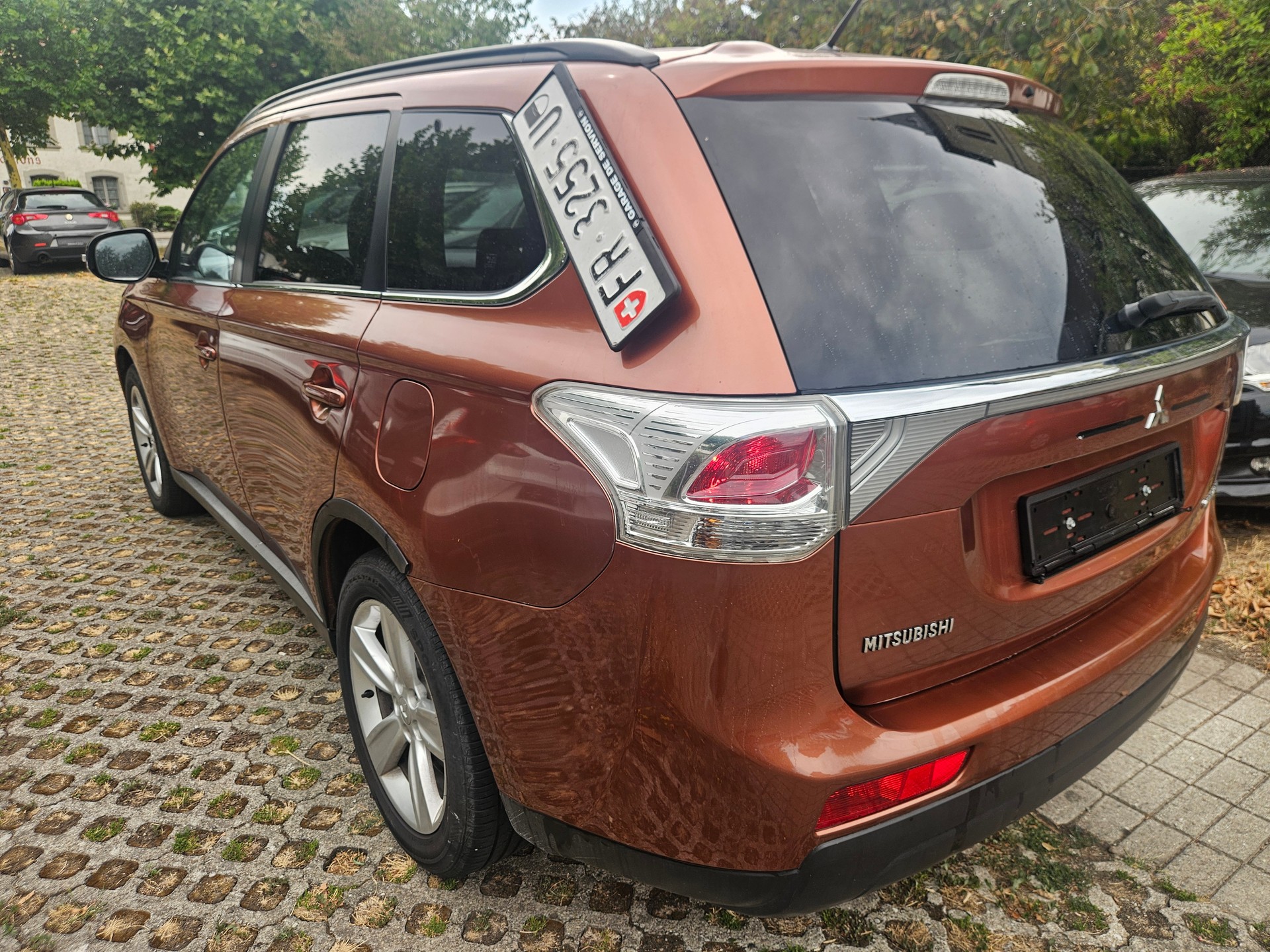 MITSUBISHI Outlander 2.2 DID Navigator Safety 4WD Automatic-image-5