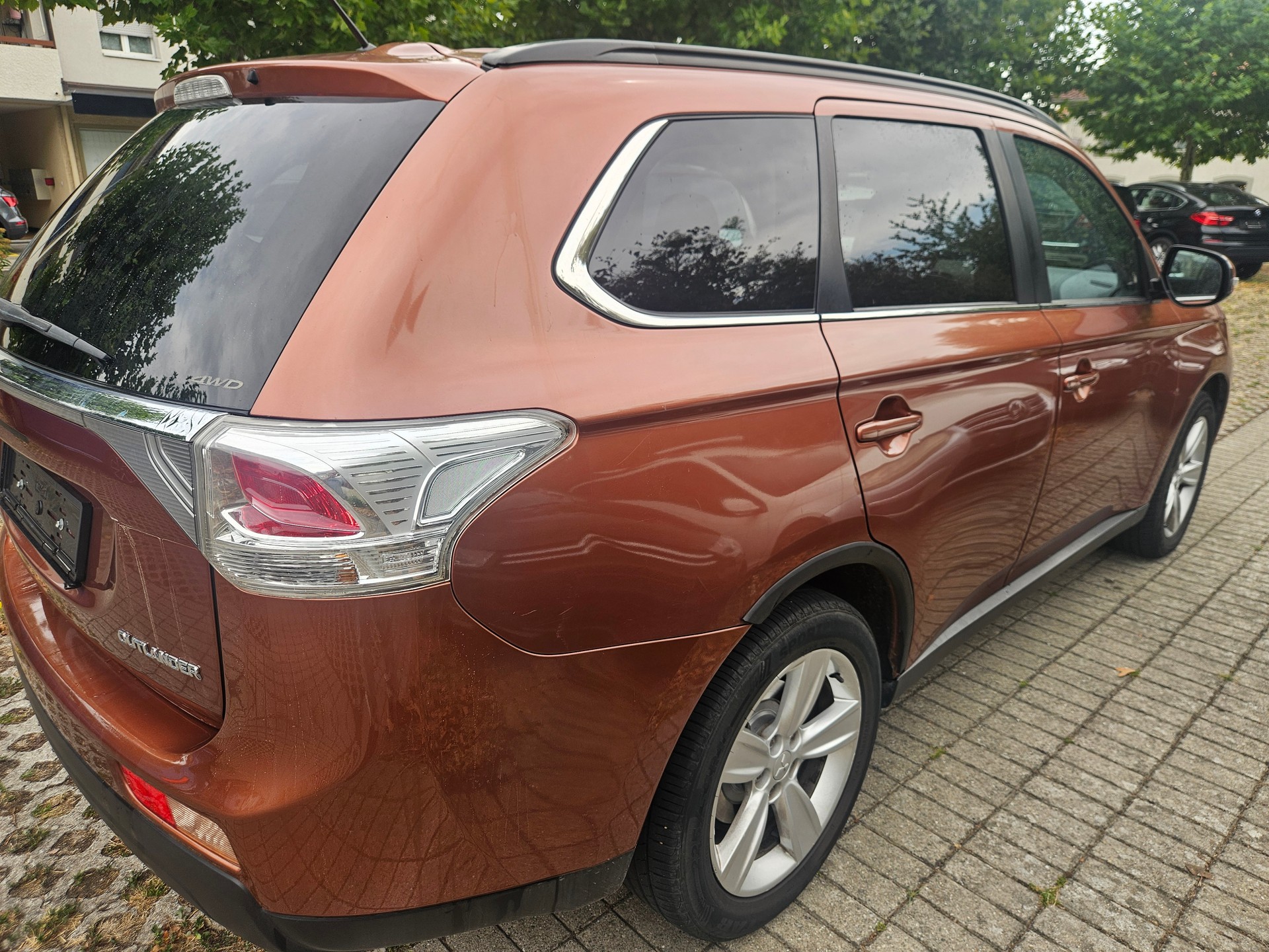 MITSUBISHI Outlander 2.2 DID Navigator Safety 4WD Automatic-image-3
