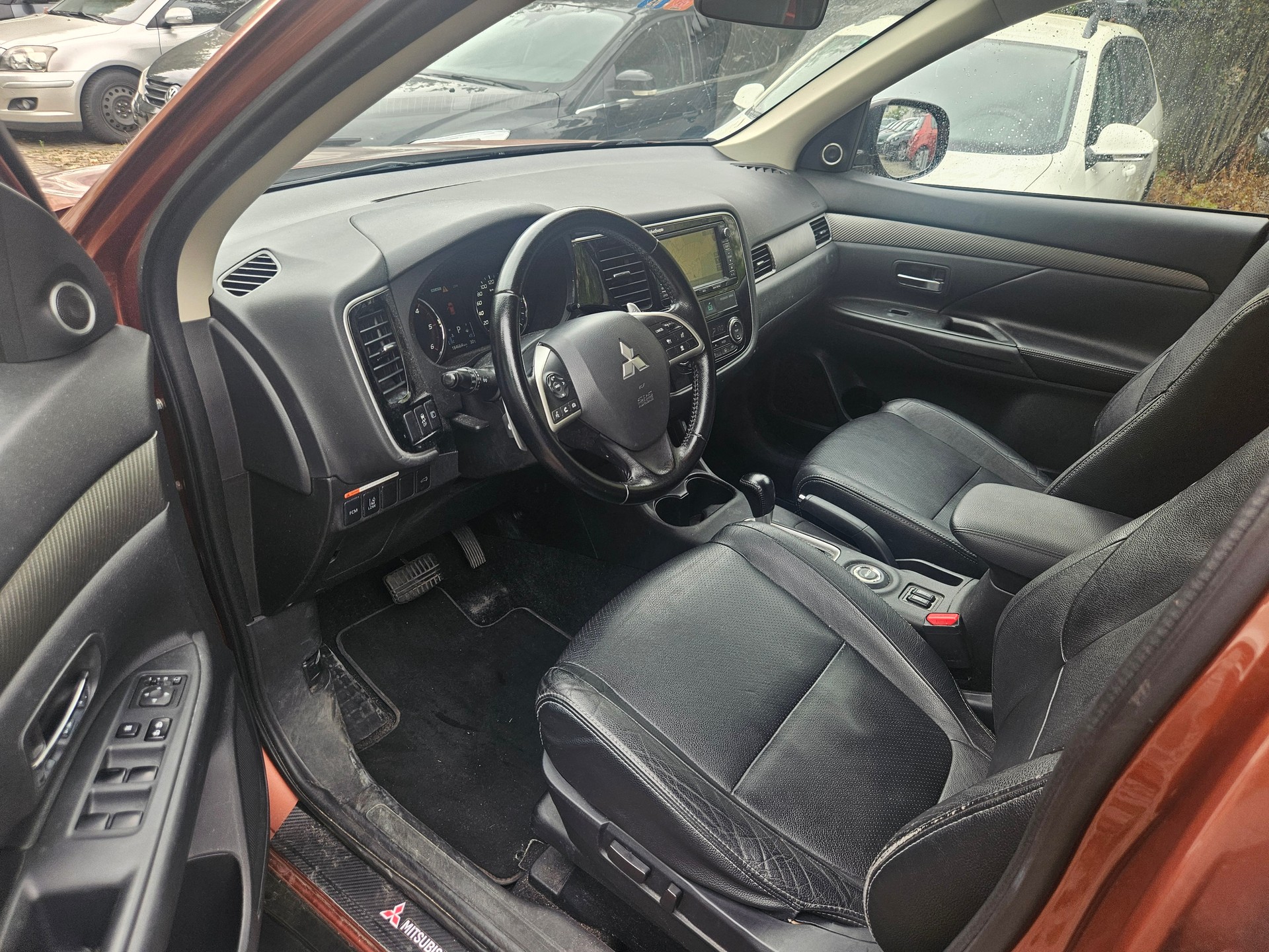 MITSUBISHI Outlander 2.2 DID Navigator Safety 4WD Automatic-image-13