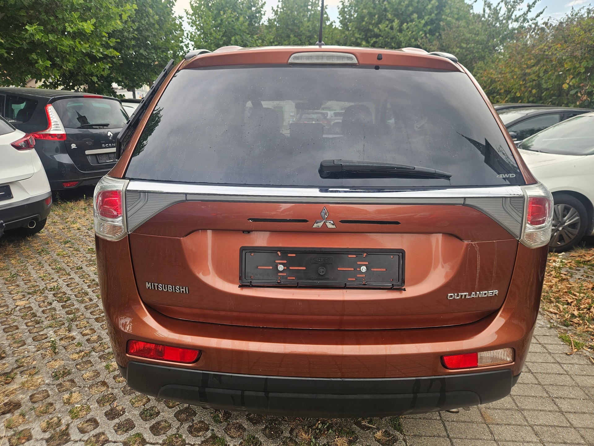 MITSUBISHI Outlander 2.2 DID Navigator Safety 4WD Automatic-image-4