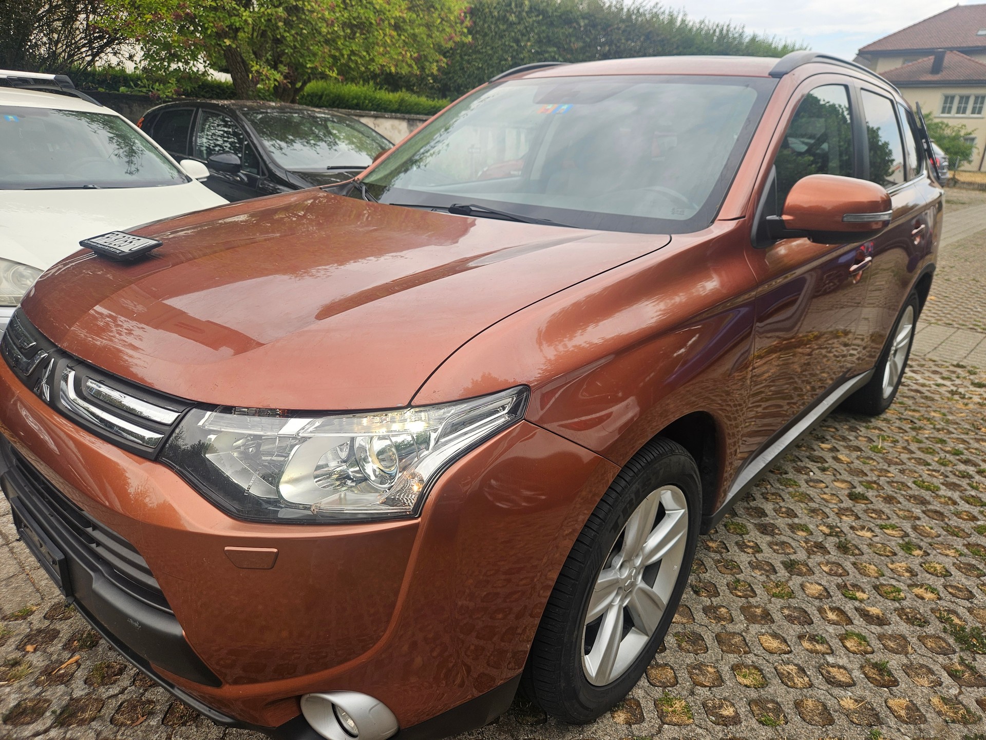 MITSUBISHI Outlander 2.2 DID Navigator Safety 4WD Automatic-image-1