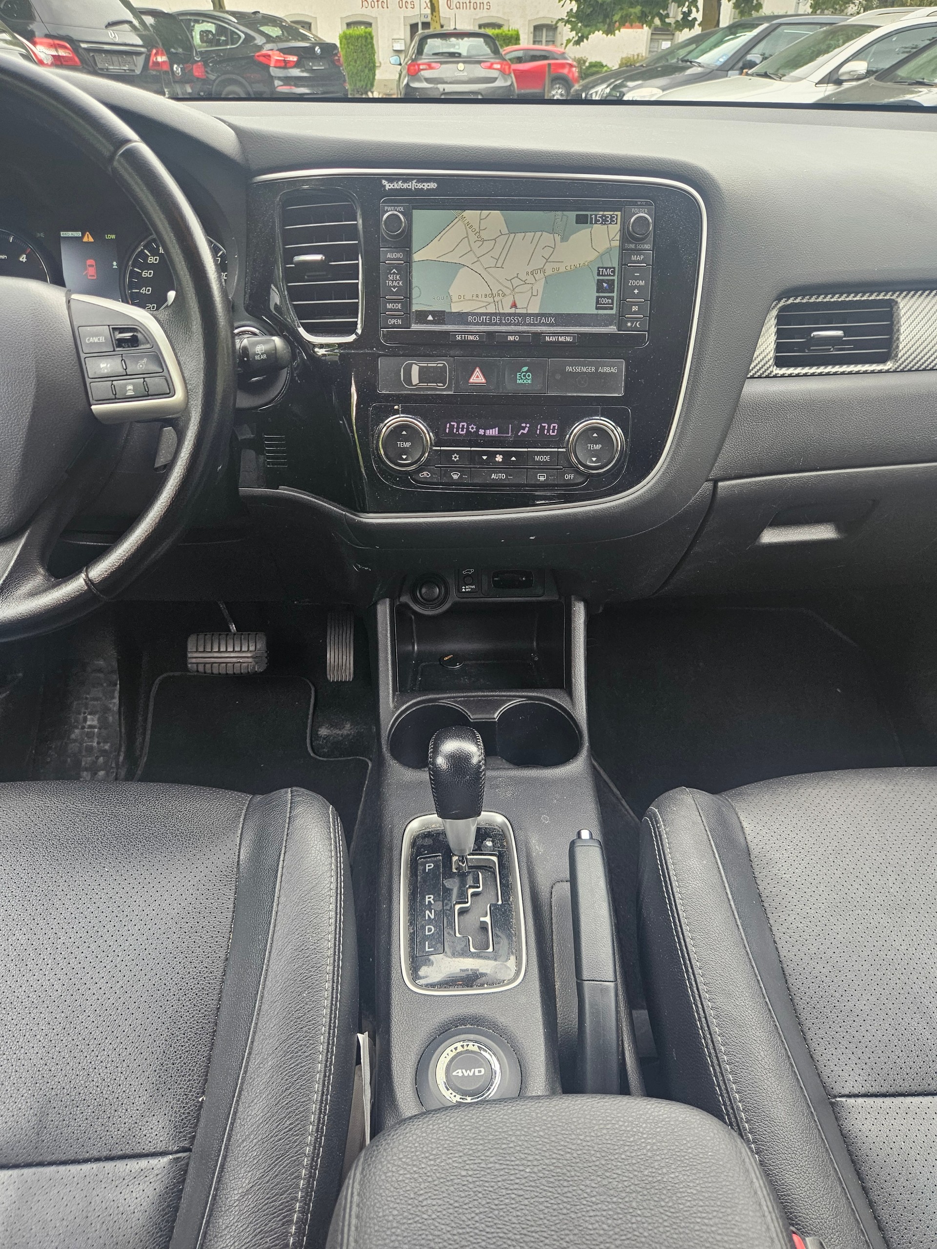 MITSUBISHI Outlander 2.2 DID Navigator Safety 4WD Automatic-image-8