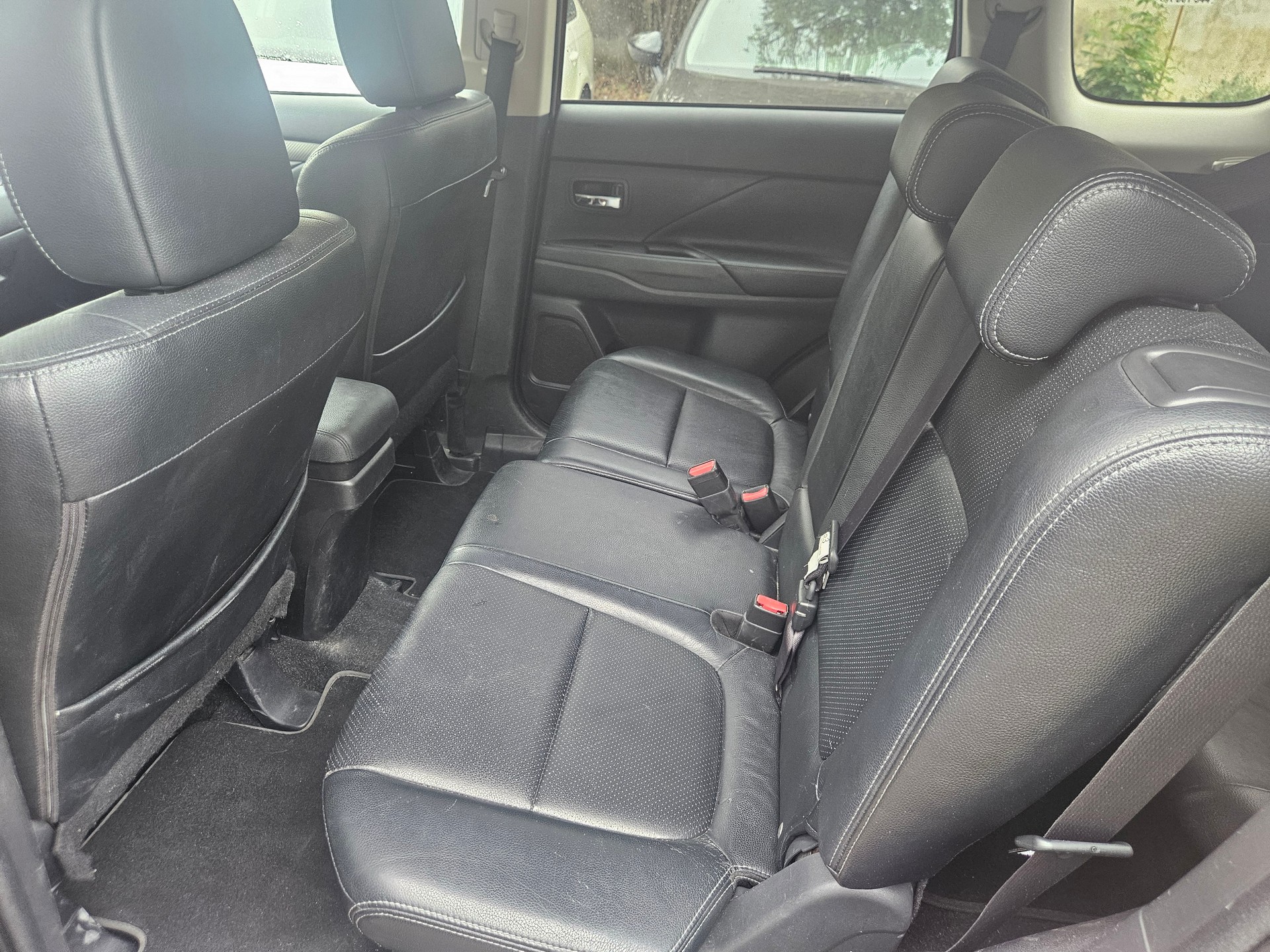 MITSUBISHI Outlander 2.2 DID Navigator Safety 4WD Automatic-image-7