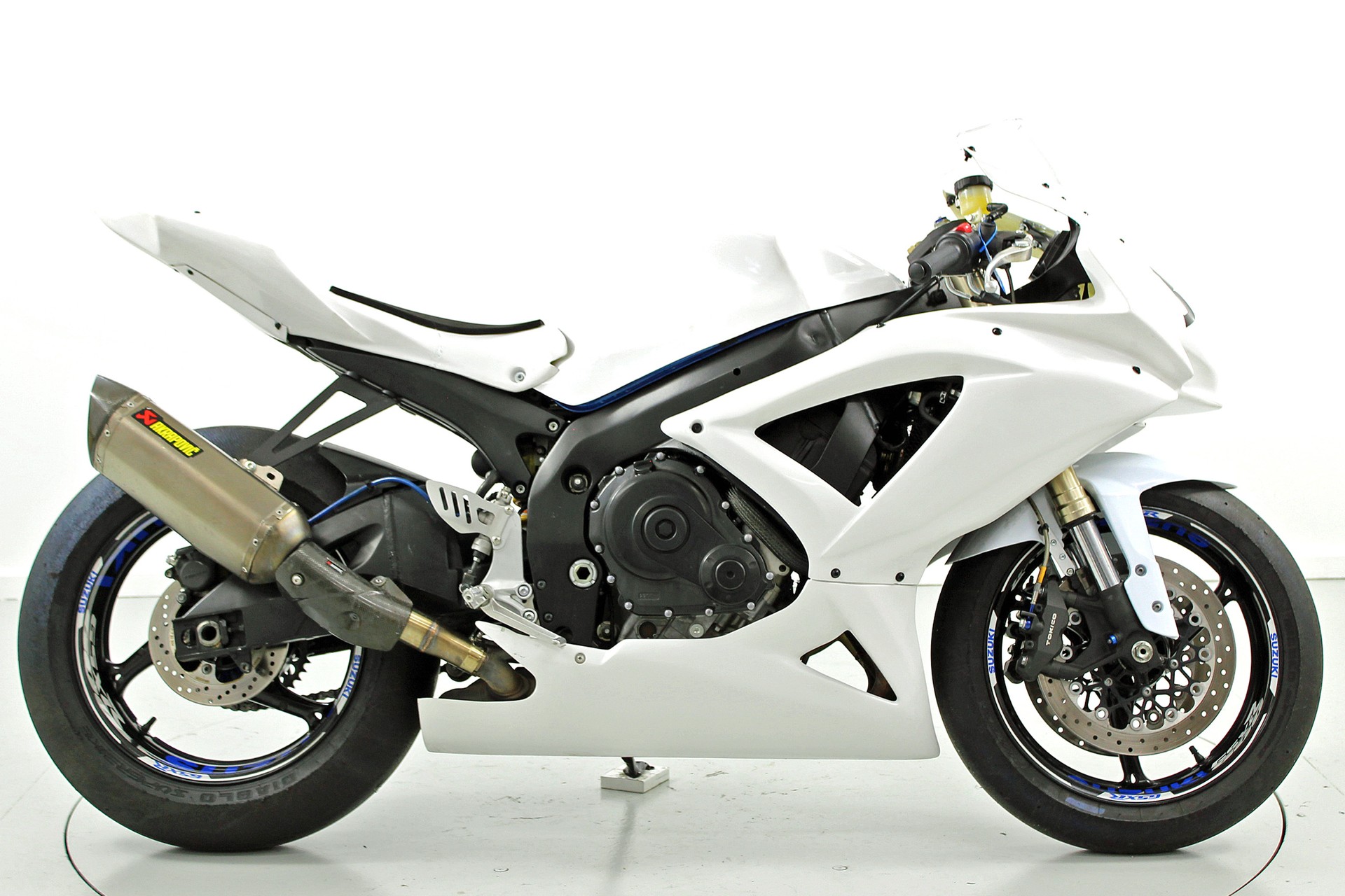 SUZUKI GSX-R 600 Racing-showroom-element-3
