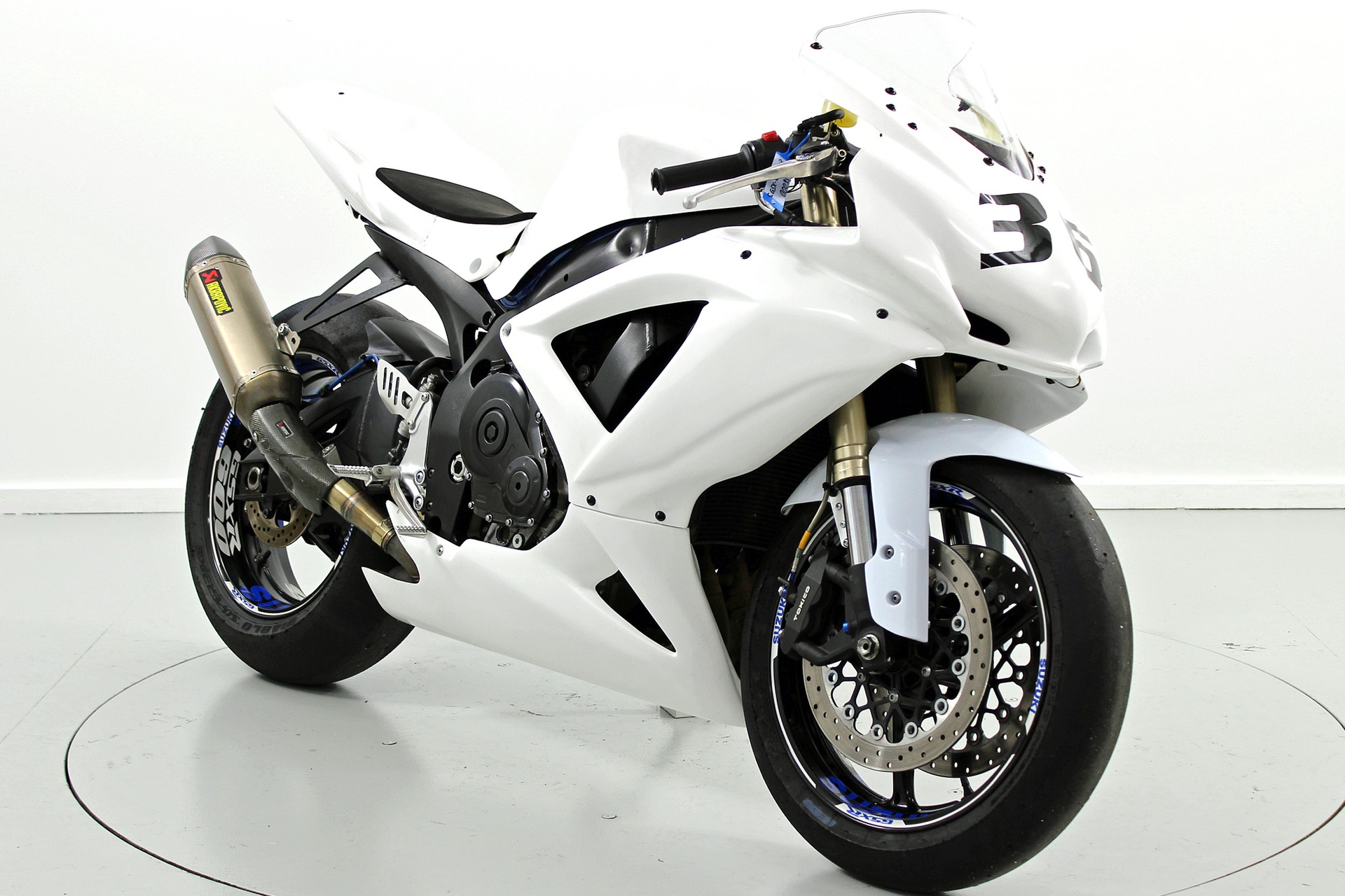 SUZUKI GSX-R 600 Racing-showroom-element-1