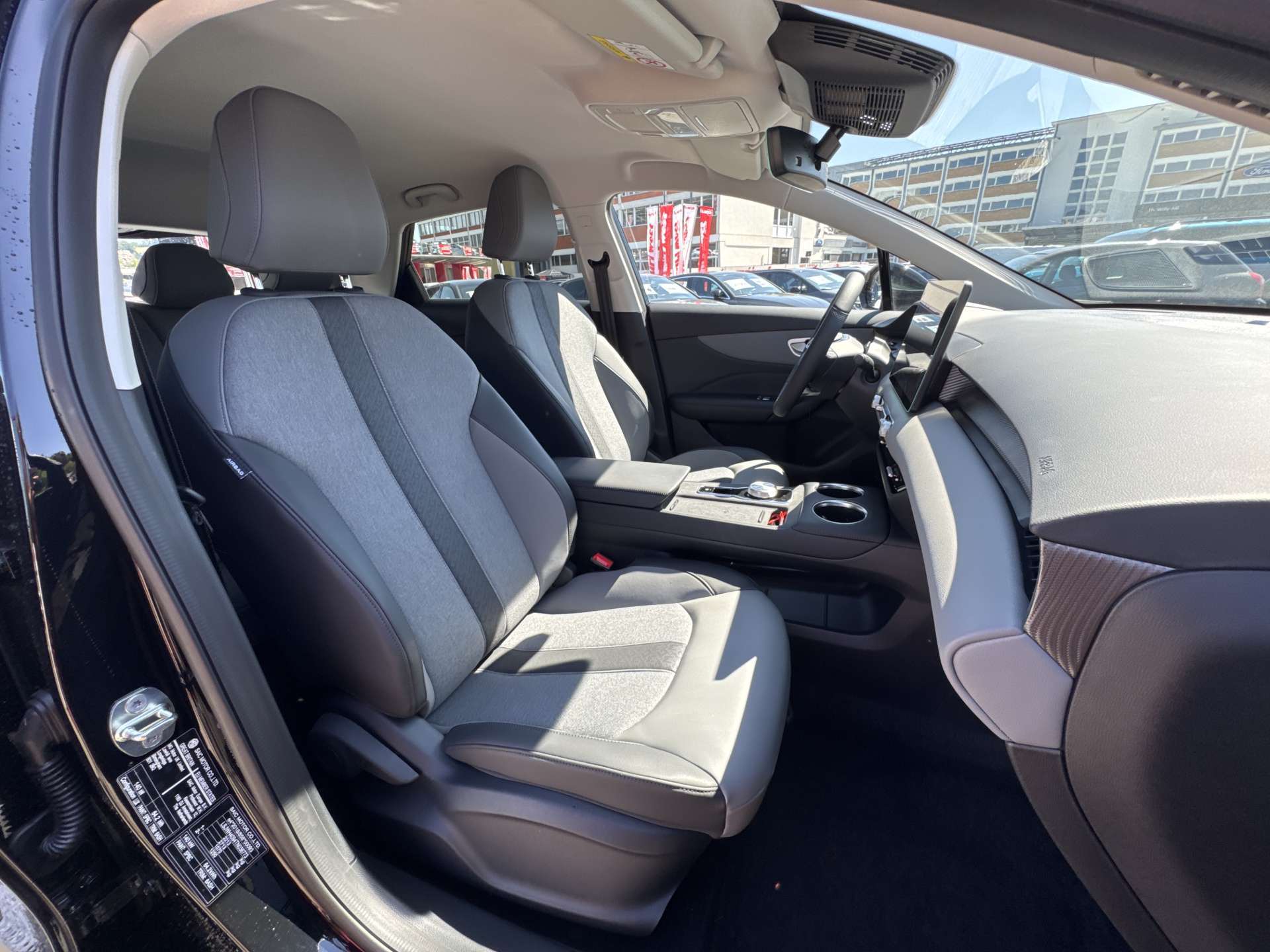 MG 4 EV 64kWh Premium Facelift Automat-image-12