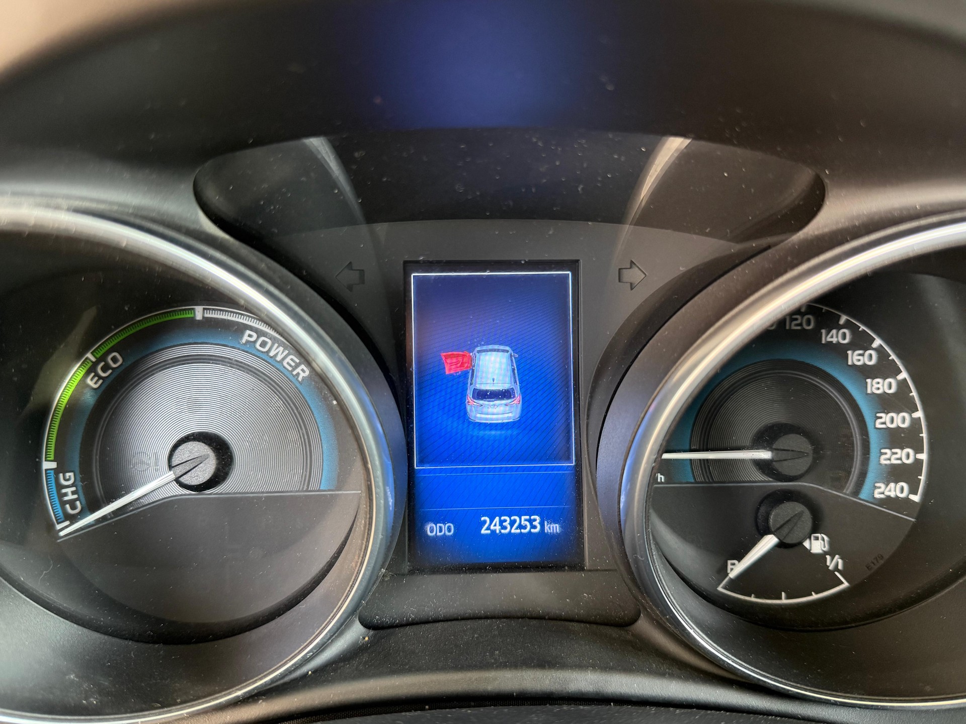 TOYOTA Auris 1.8 HSD Sol e-CVT-image-8