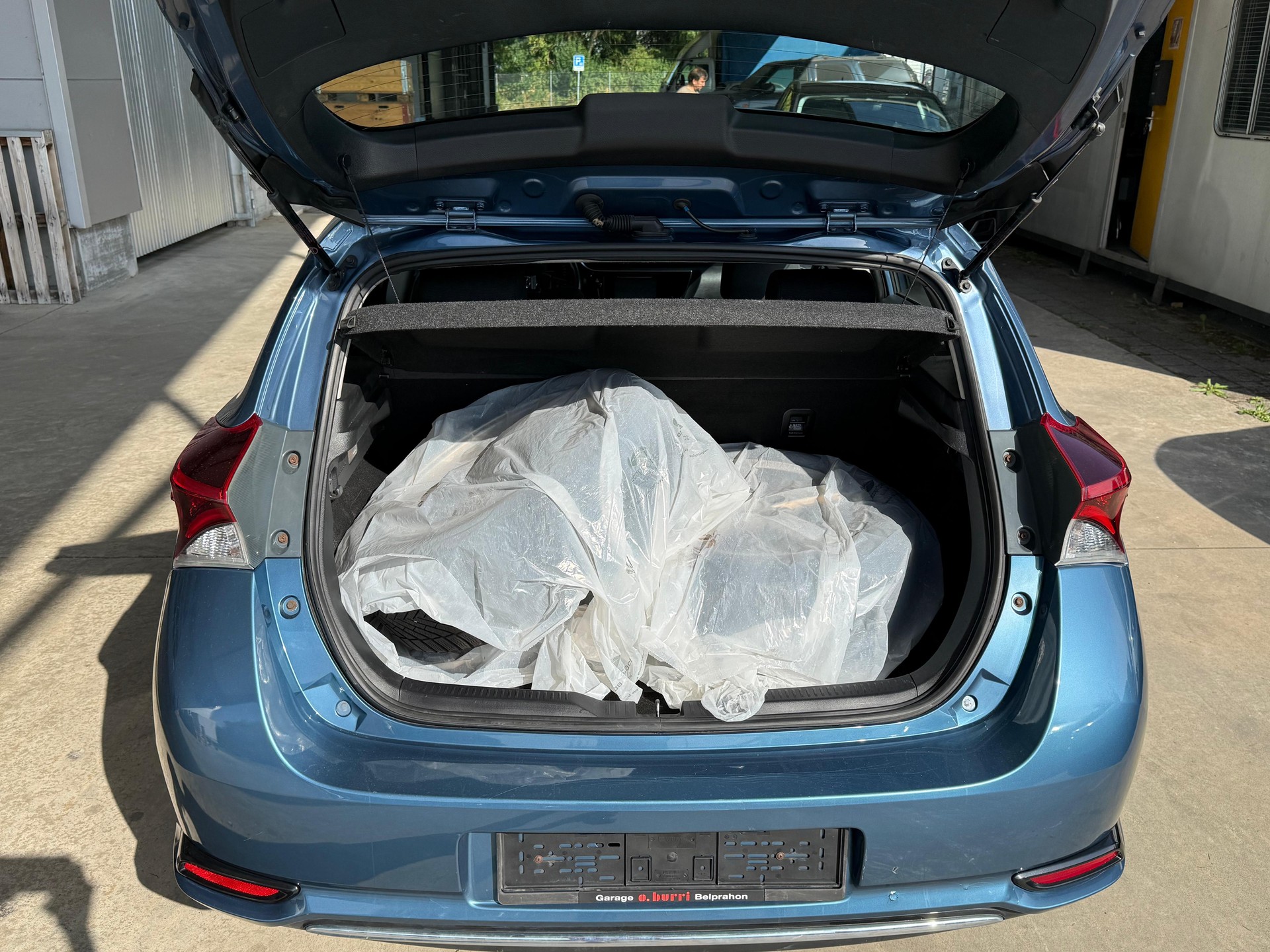 TOYOTA Auris 1.8 HSD Sol e-CVT-image-5