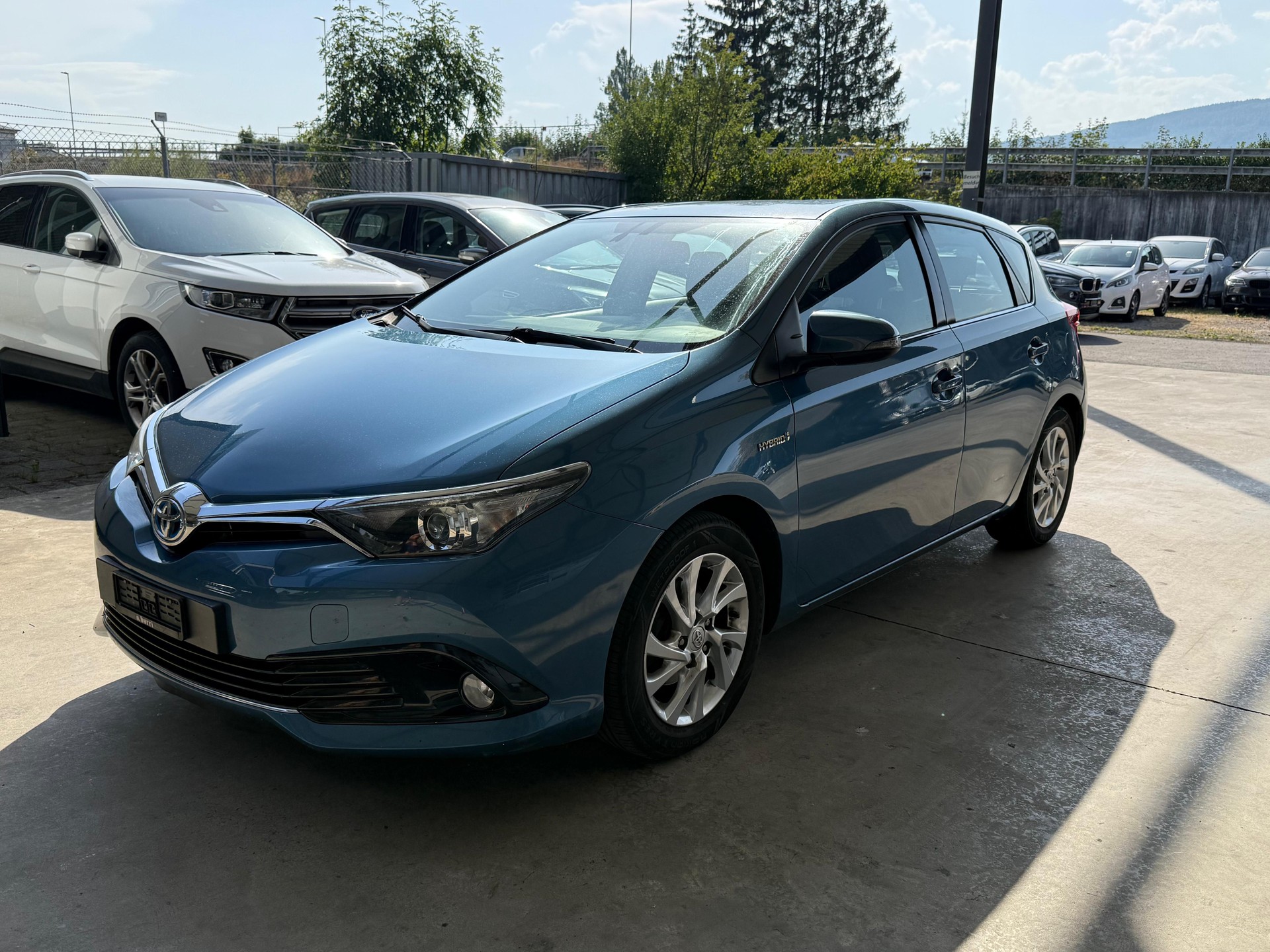 TOYOTA Auris 1.8 HSD Sol e-CVT-image-1