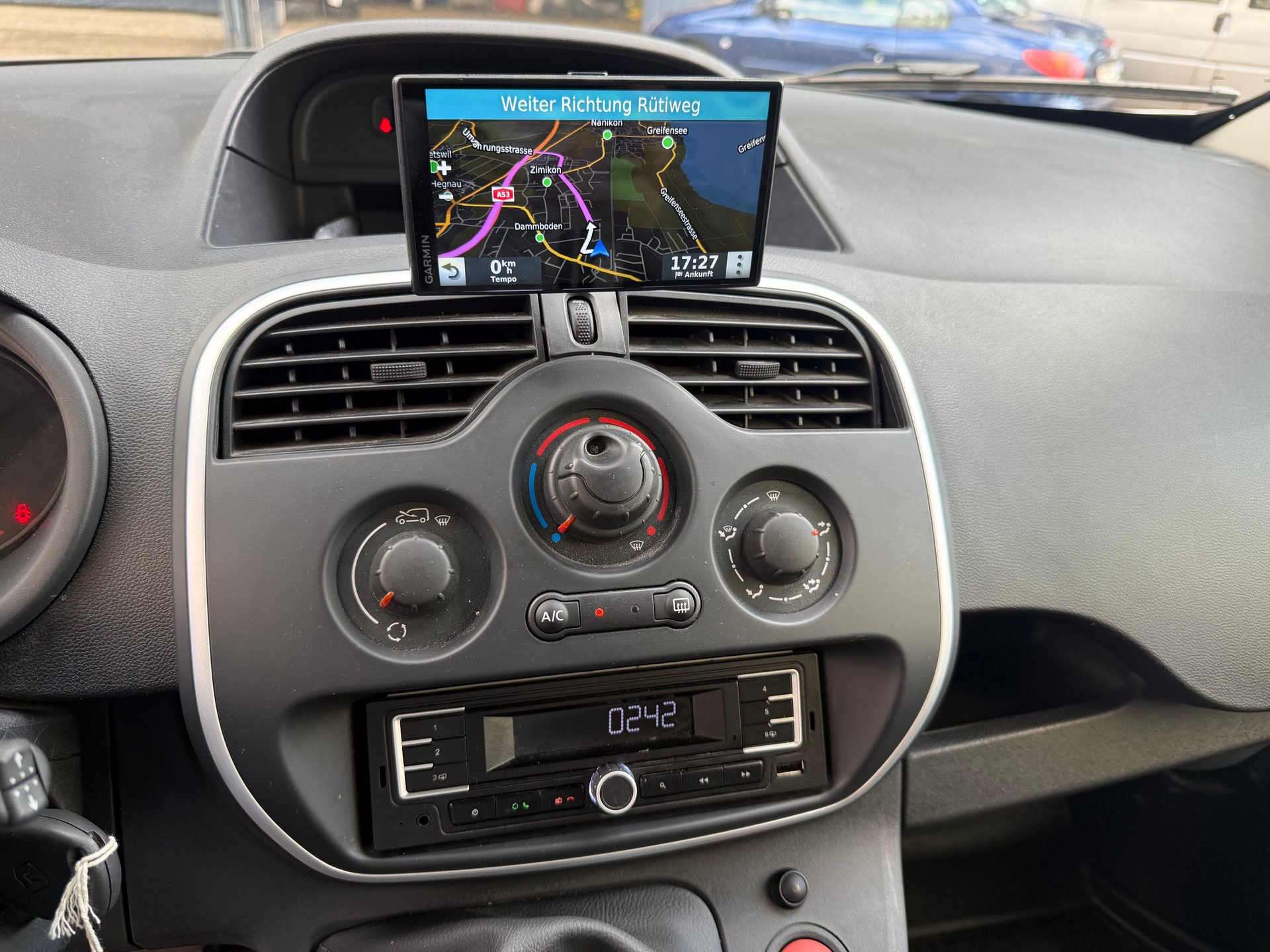 RENAULT Kangoo Medium dCi 95-image-10