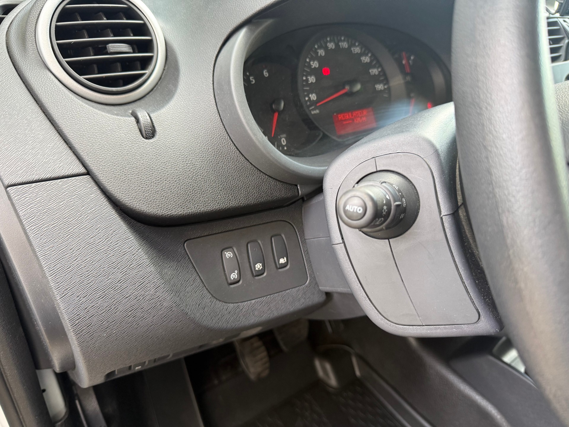 RENAULT Kangoo Medium dCi 95-image-11