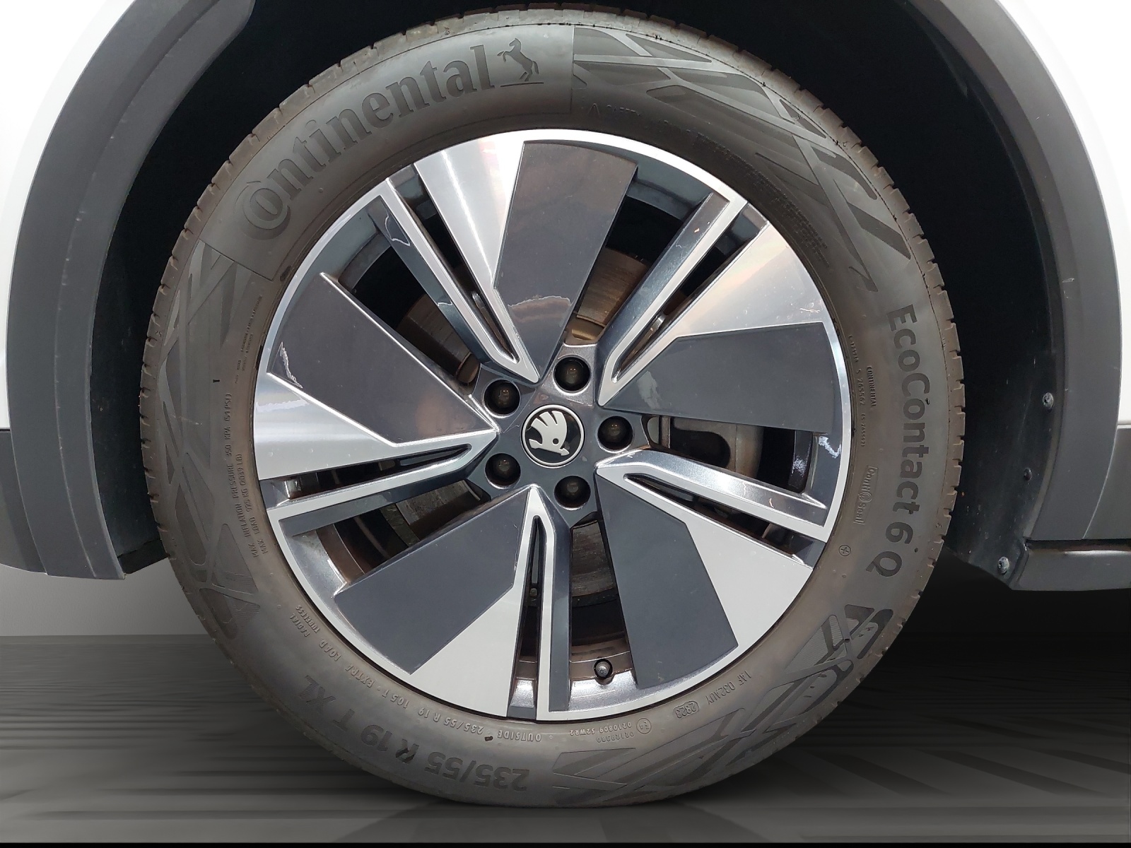 SKODA Elroq 85-image-12