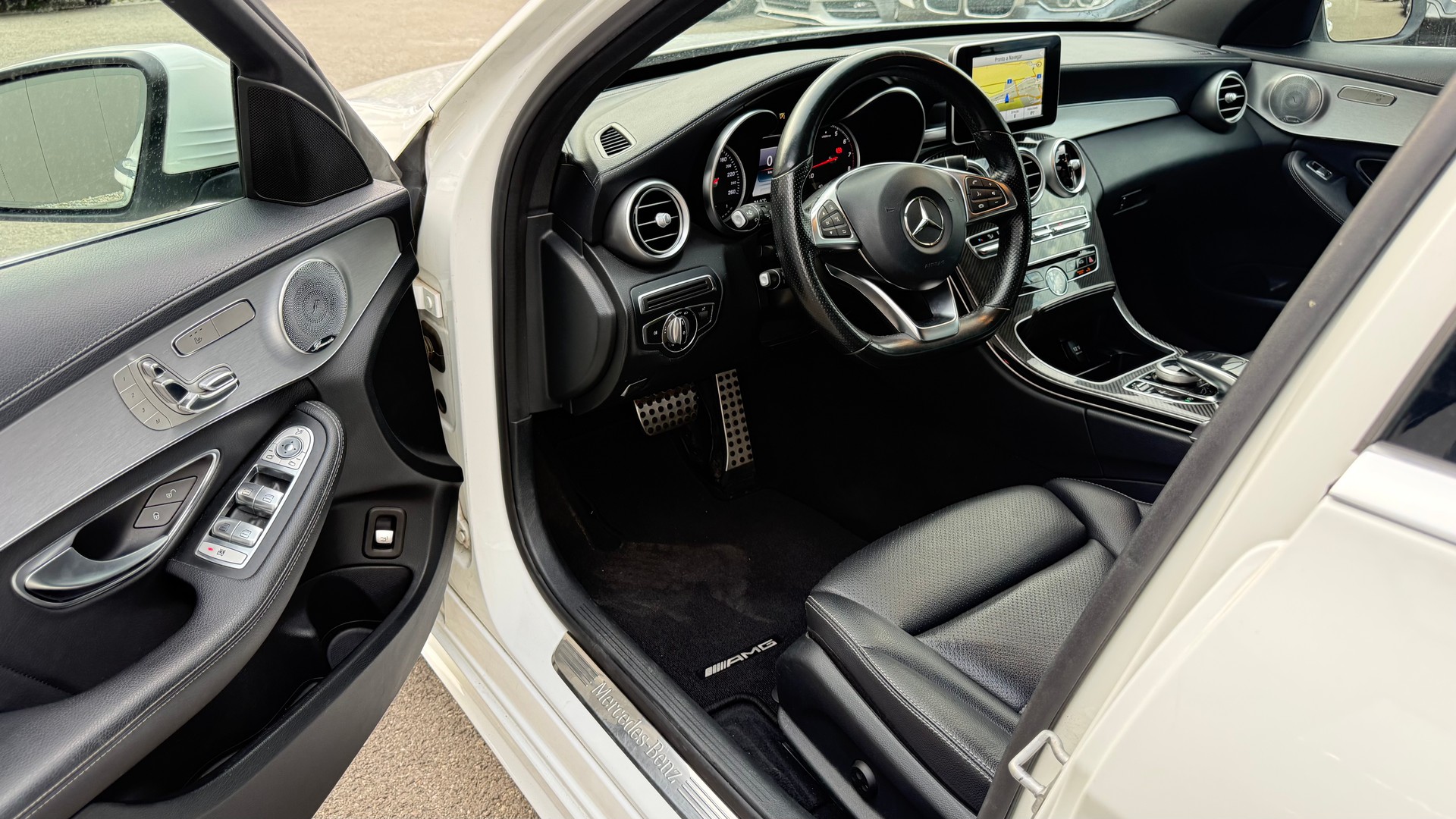 MERCEDES-BENZ C 400 AMG Line 4Matic 7G-Tronic-image-11
