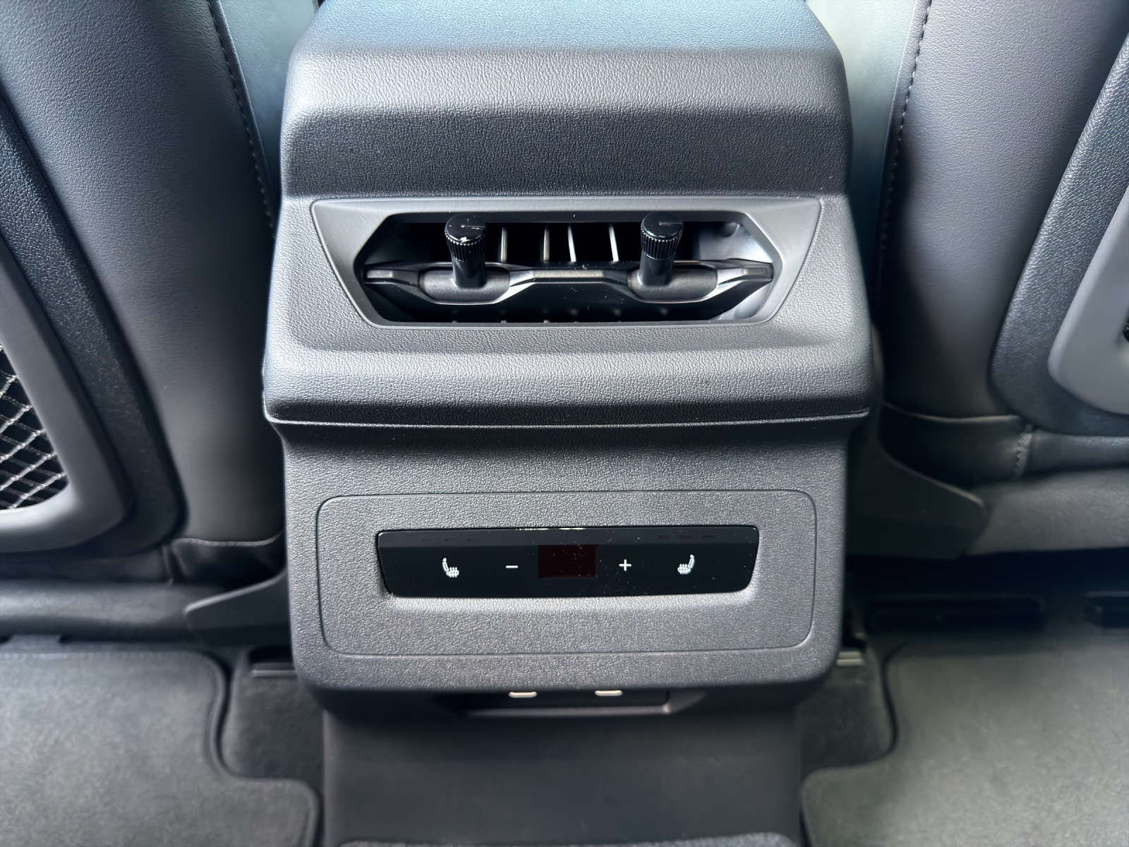 AUDI SQ6 Sportback e-tron quattro-image-10