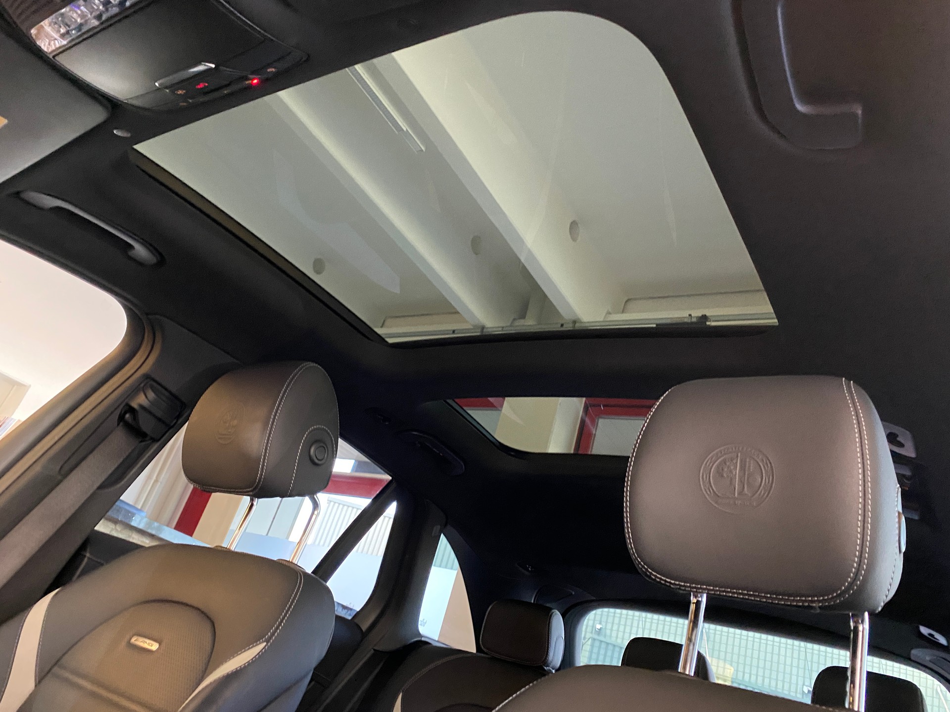 MERCEDES-BENZ GLC 63 S AMG 4Matic 9G-Tronic-image-18